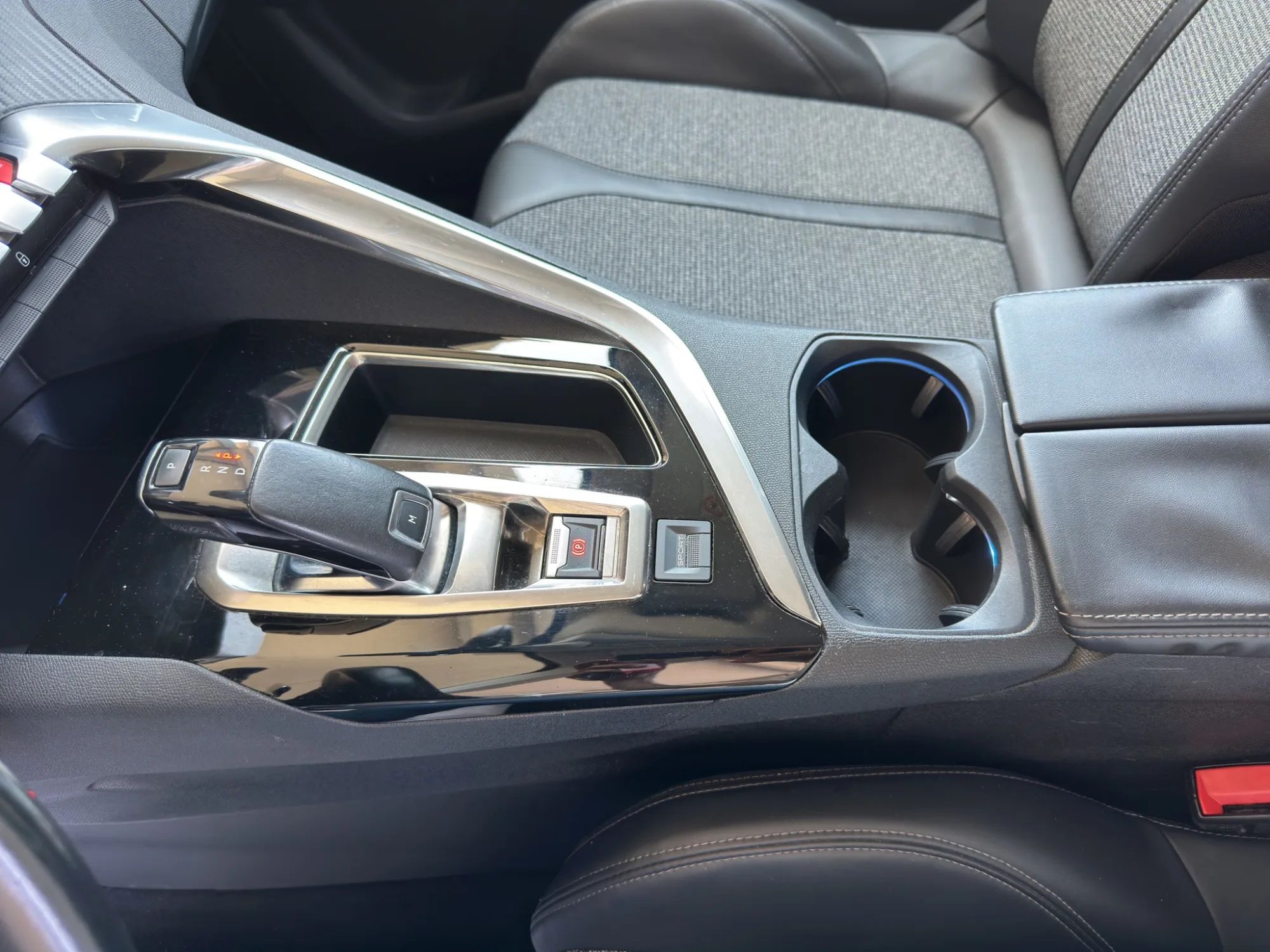 Peugeot 5008 1.5 130 Cv. BlueHDI EAT8 2018 — foto 17 di 21