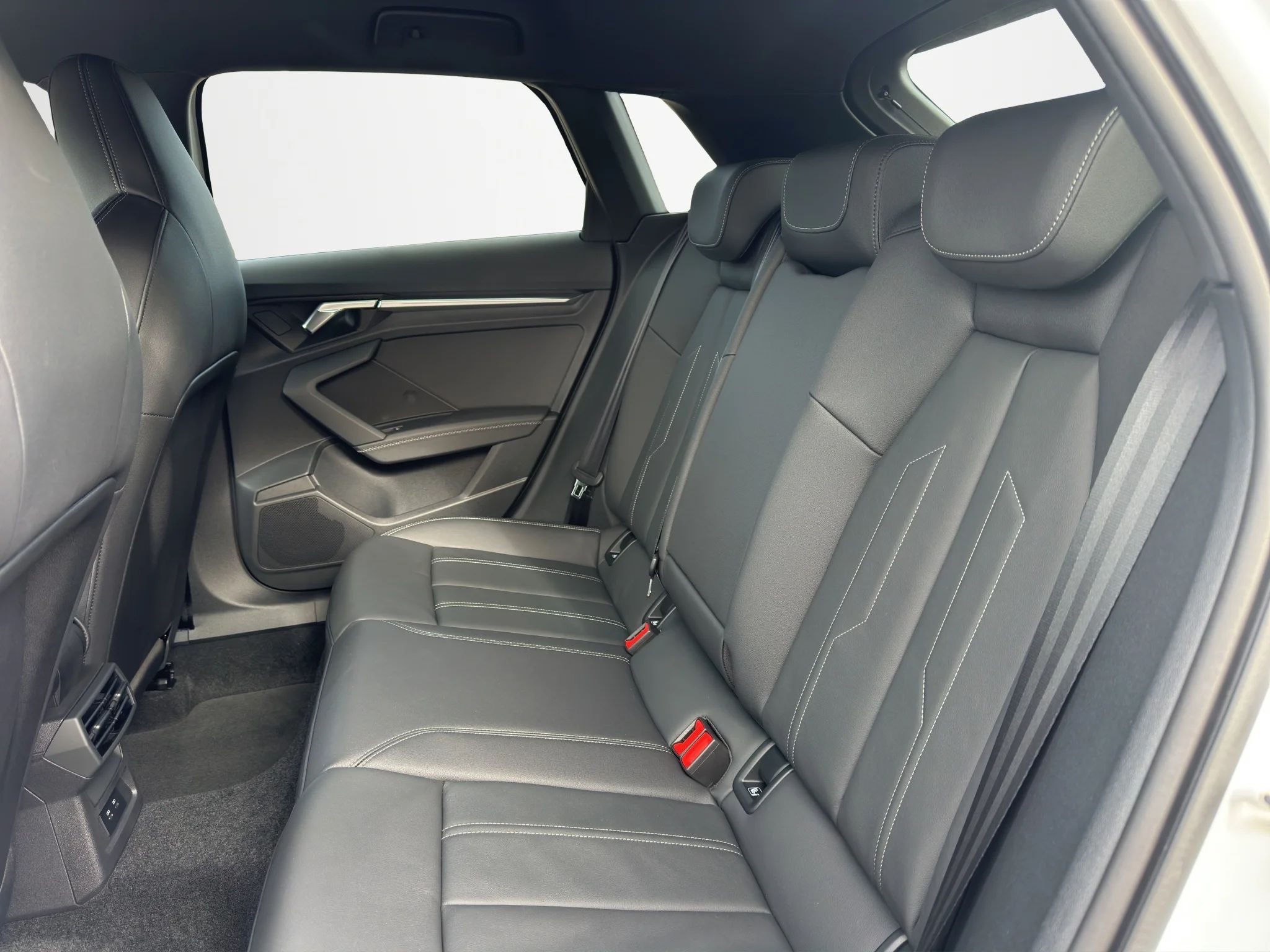 Audi A3 SPORTBACK 40 TFSI S-TRONIC S-LINE EDITION IBRIDA PLUG-IN 2024 — foto 13 di 23