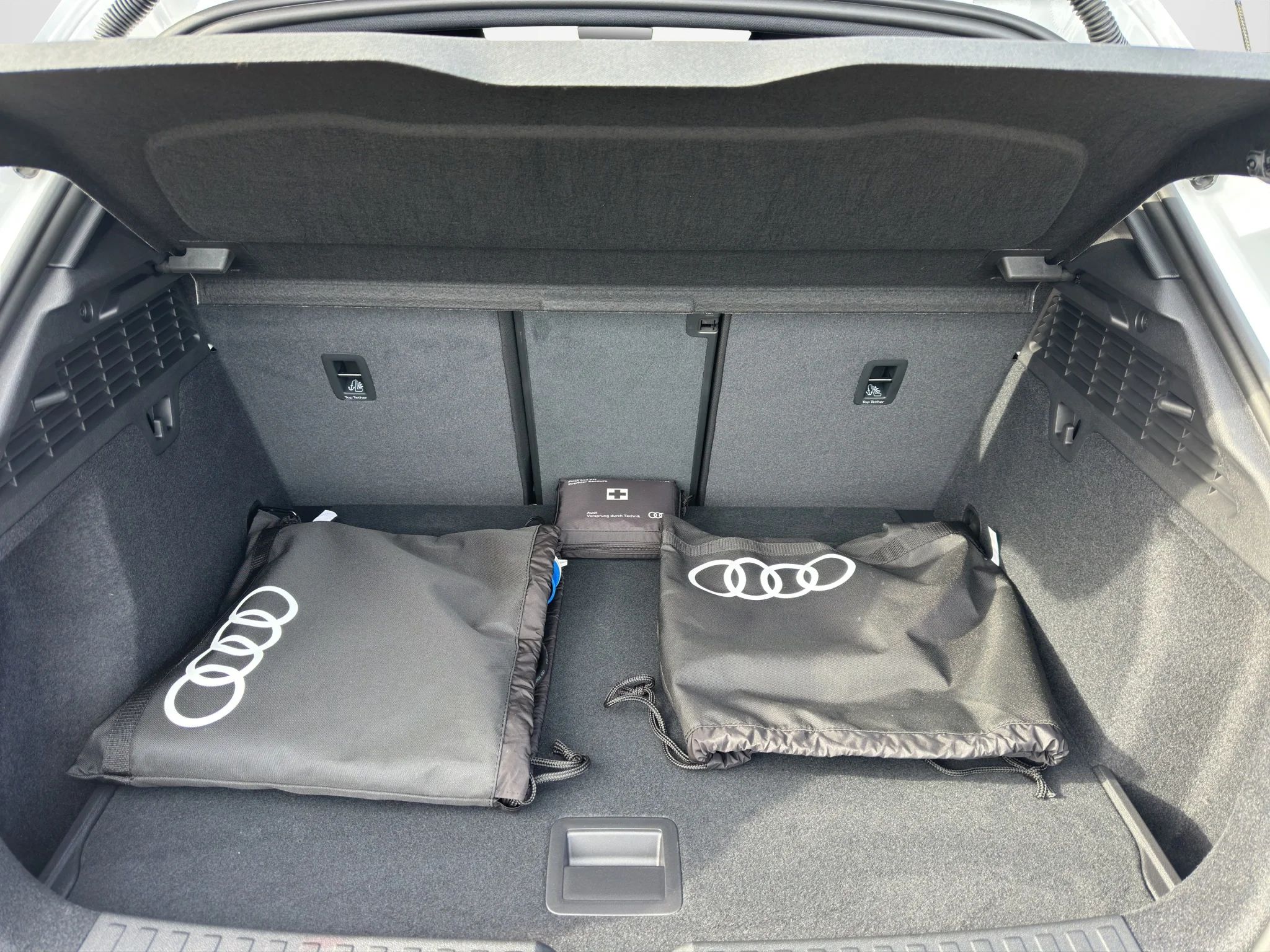 Audi A3 SPORTBACK 40 TFSI S-TRONIC S-LINE EDITION IBRIDA PLUG-IN 2024 — foto 19 di 23