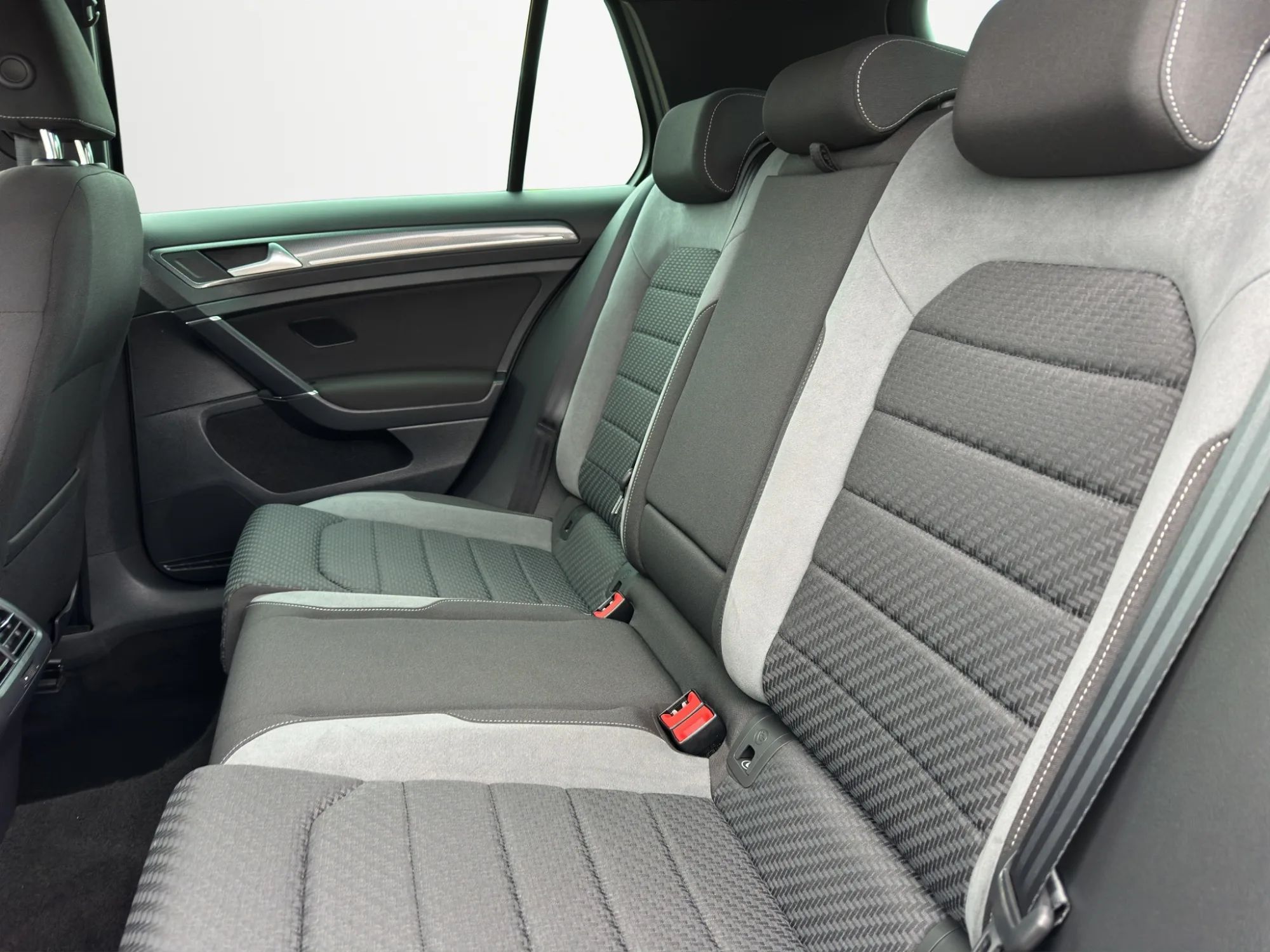 Volkswagen Golf VII Restyling 1.6 TDI 115 Cv. R-Line 2019 — foto 13 di 23