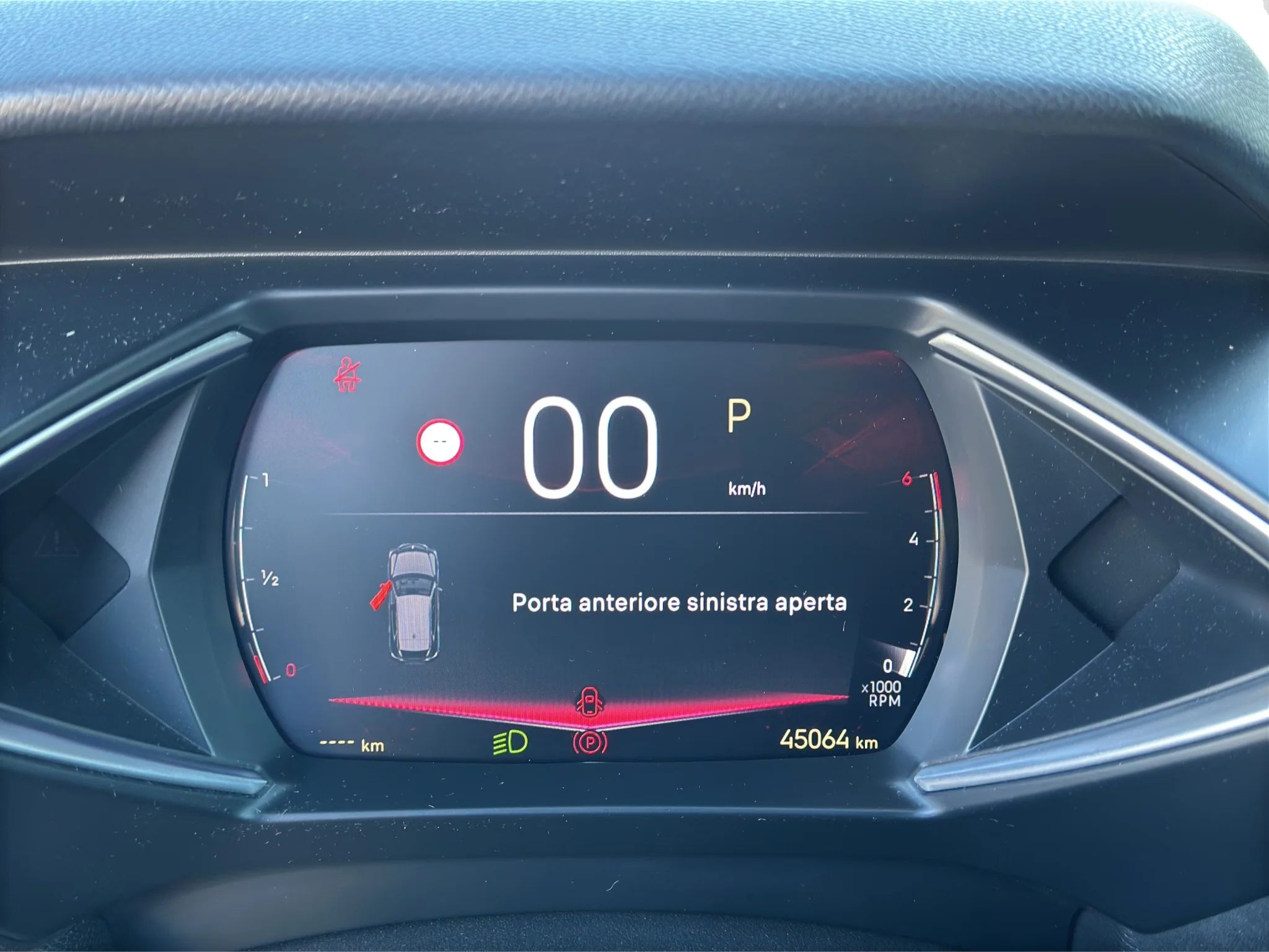 DS DS3 CROSSBACK ÉTOILE 1.5 BLUEHDi EAT8 2020 — foto 11 di 22