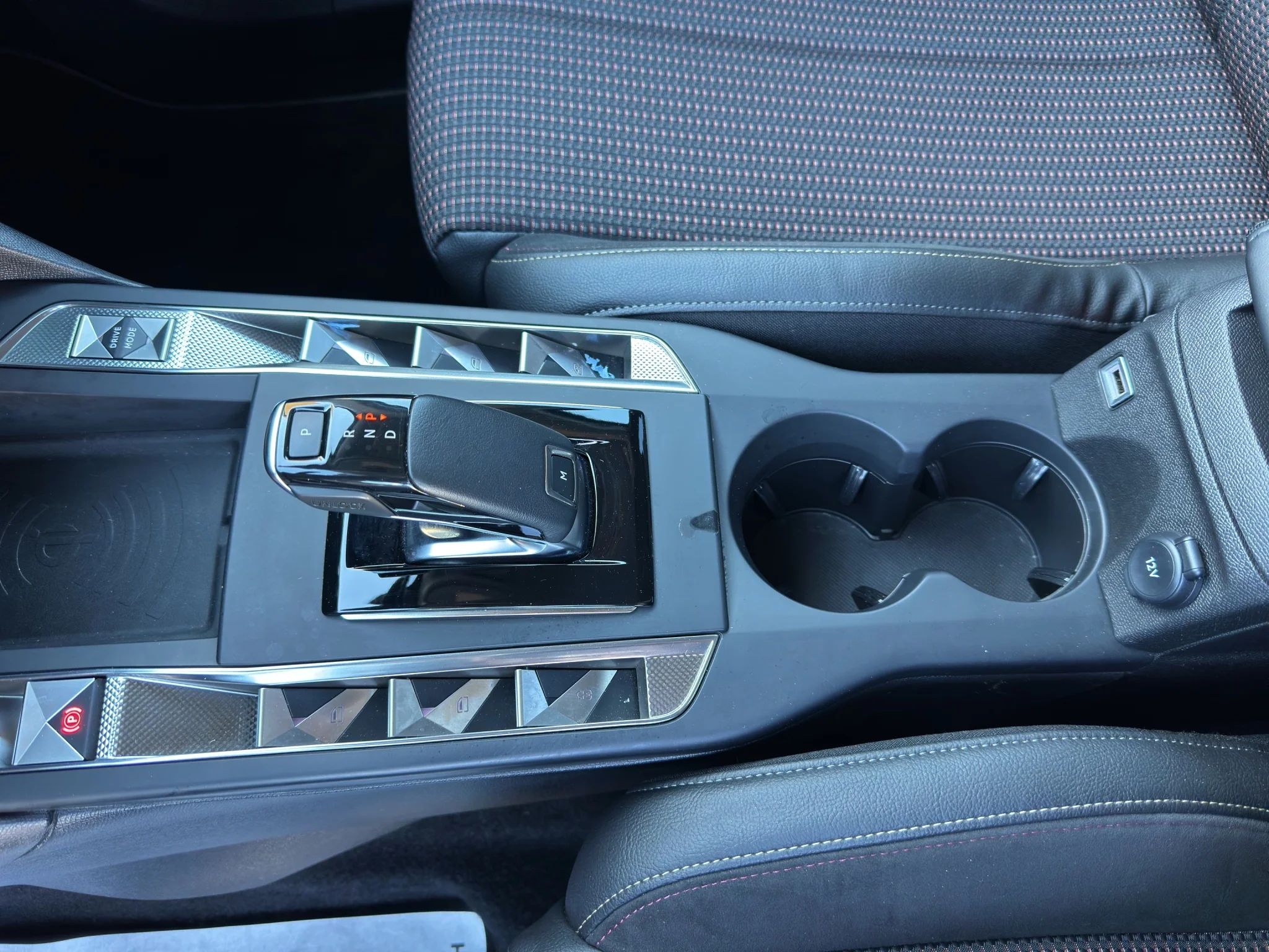 DS DS3 CROSSBACK ÉTOILE 1.5 BLUEHDi EAT8 2020 — foto 17 di 22