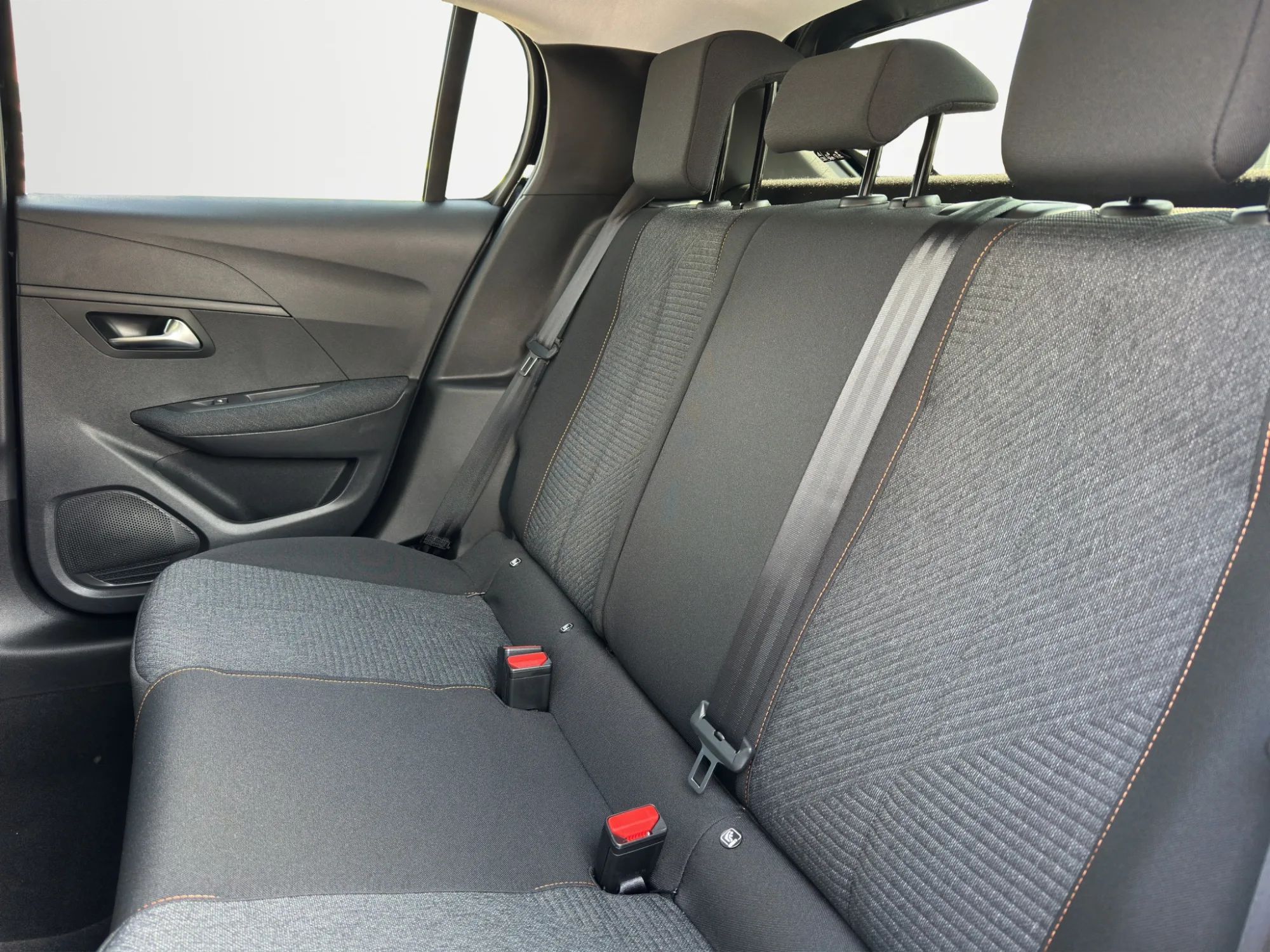 Peugeot 208 Business 2026 — foto 13 di 19