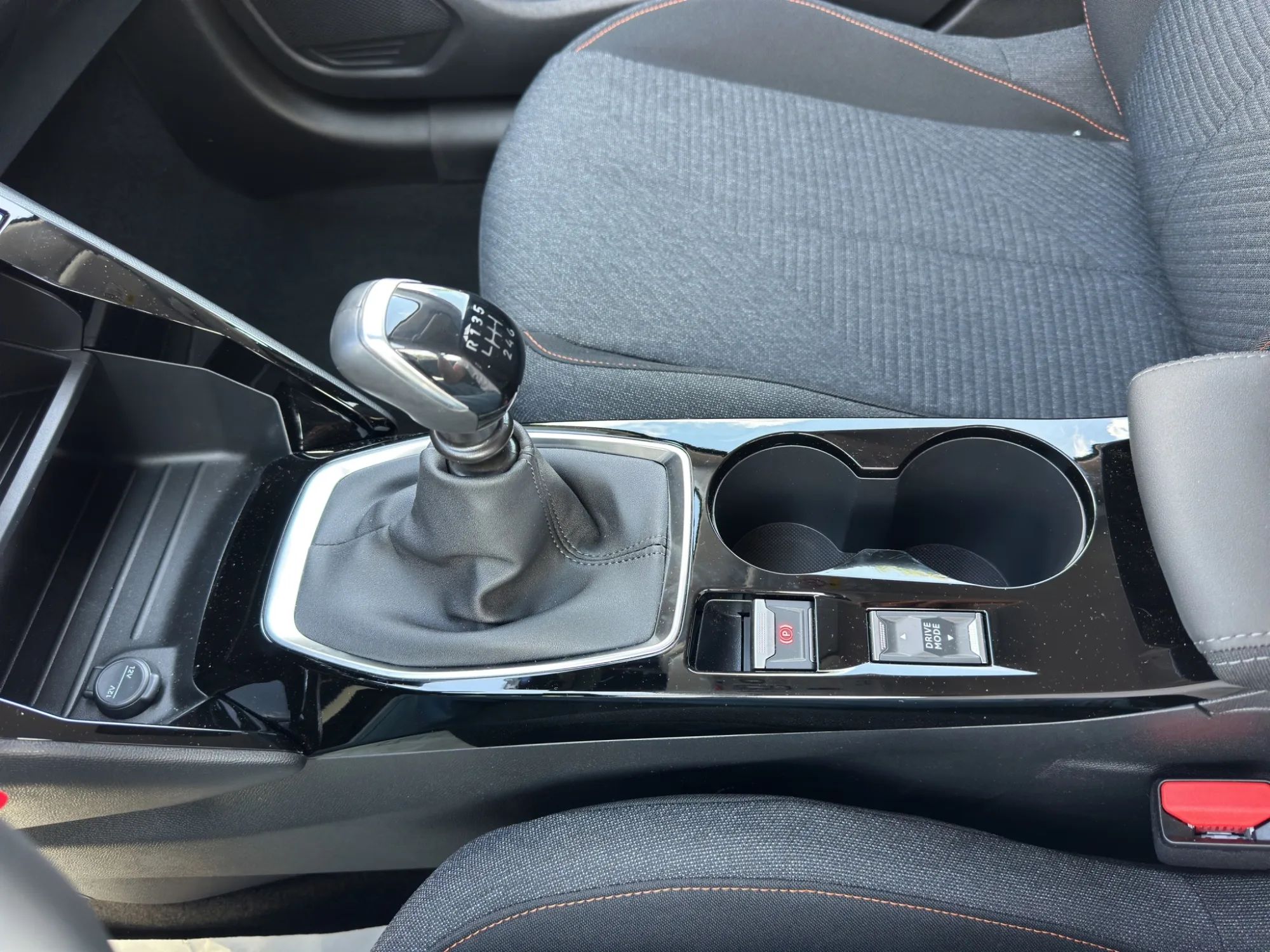 Peugeot 208 Business 2026 — foto 17 di 19