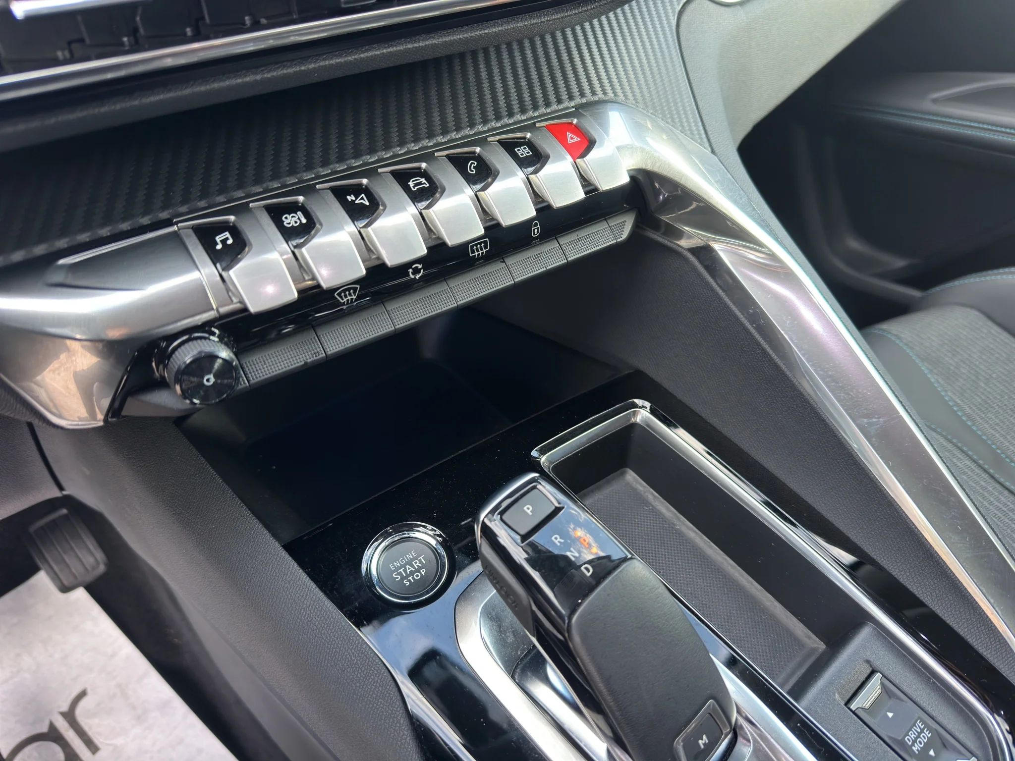 Peugeot 3008 BLUEHDI 1.5 EAT8 ALLURE 2022 — foto 16 di 21