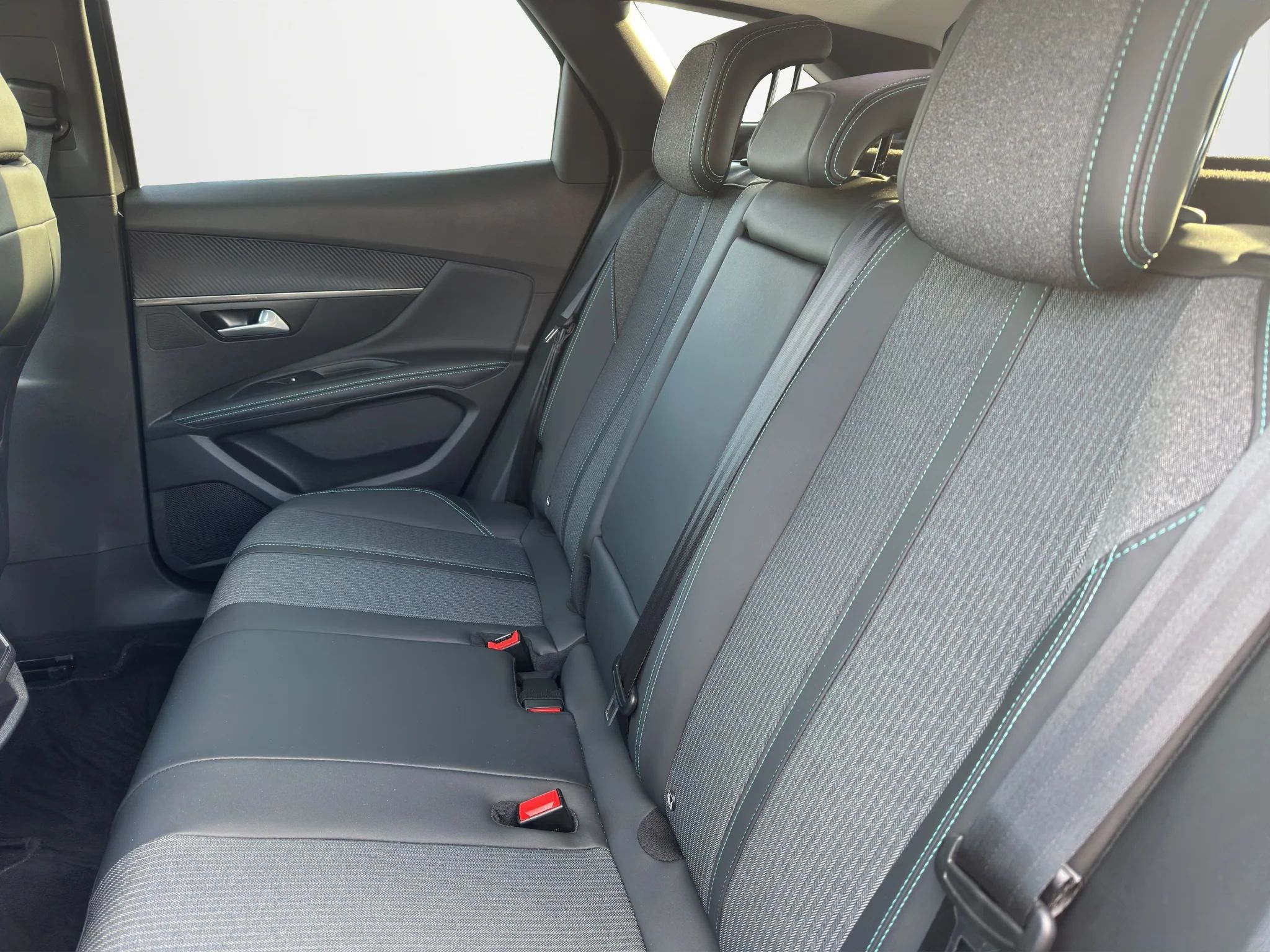 Peugeot 3008 BLUEHDI 1.5 EAT8 ALLURE 2022 — foto 13 di 21