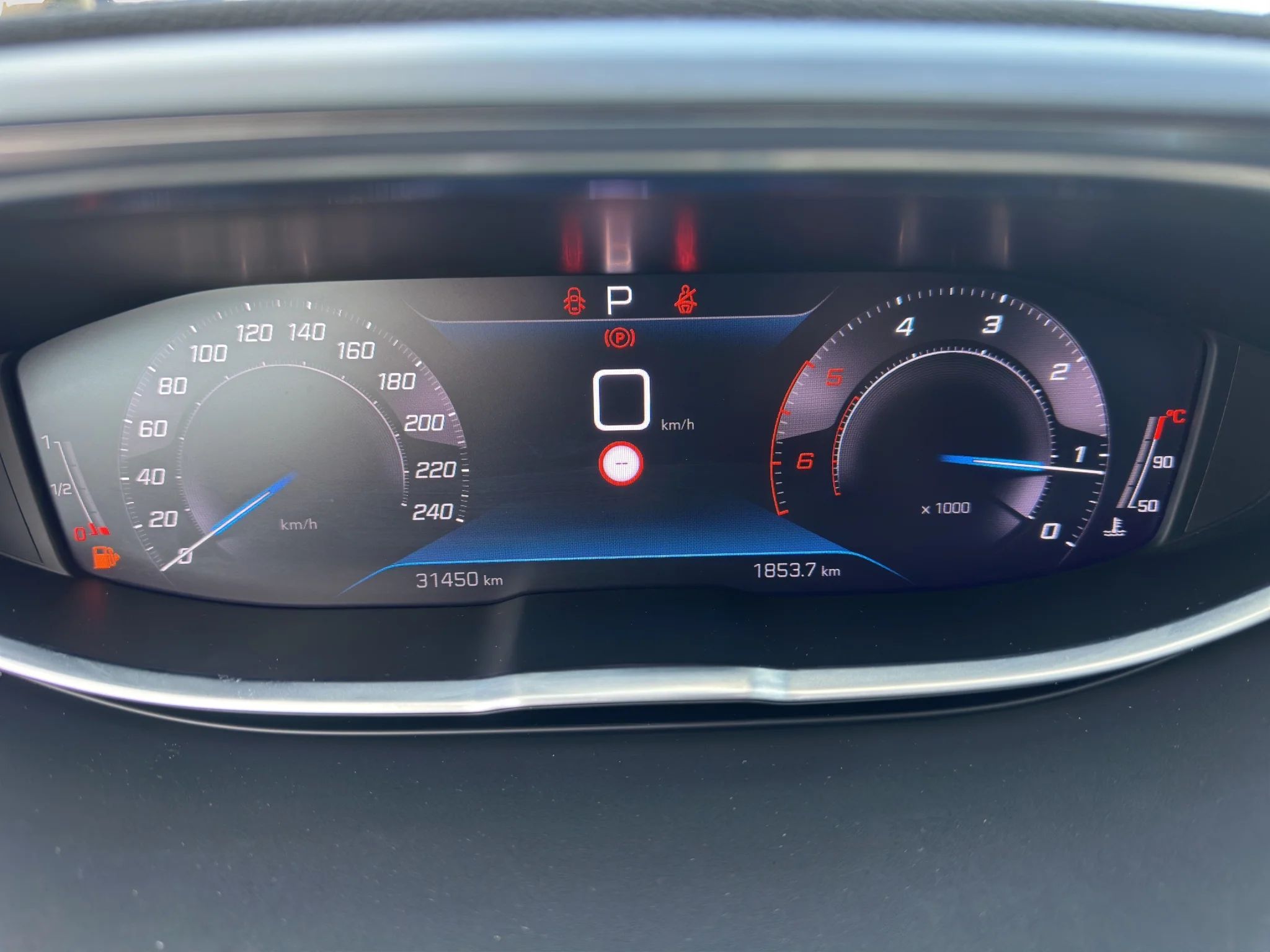 Peugeot 3008 BLUEHDI 1.5 EAT8 ALLURE 2022 — foto 11 di 21