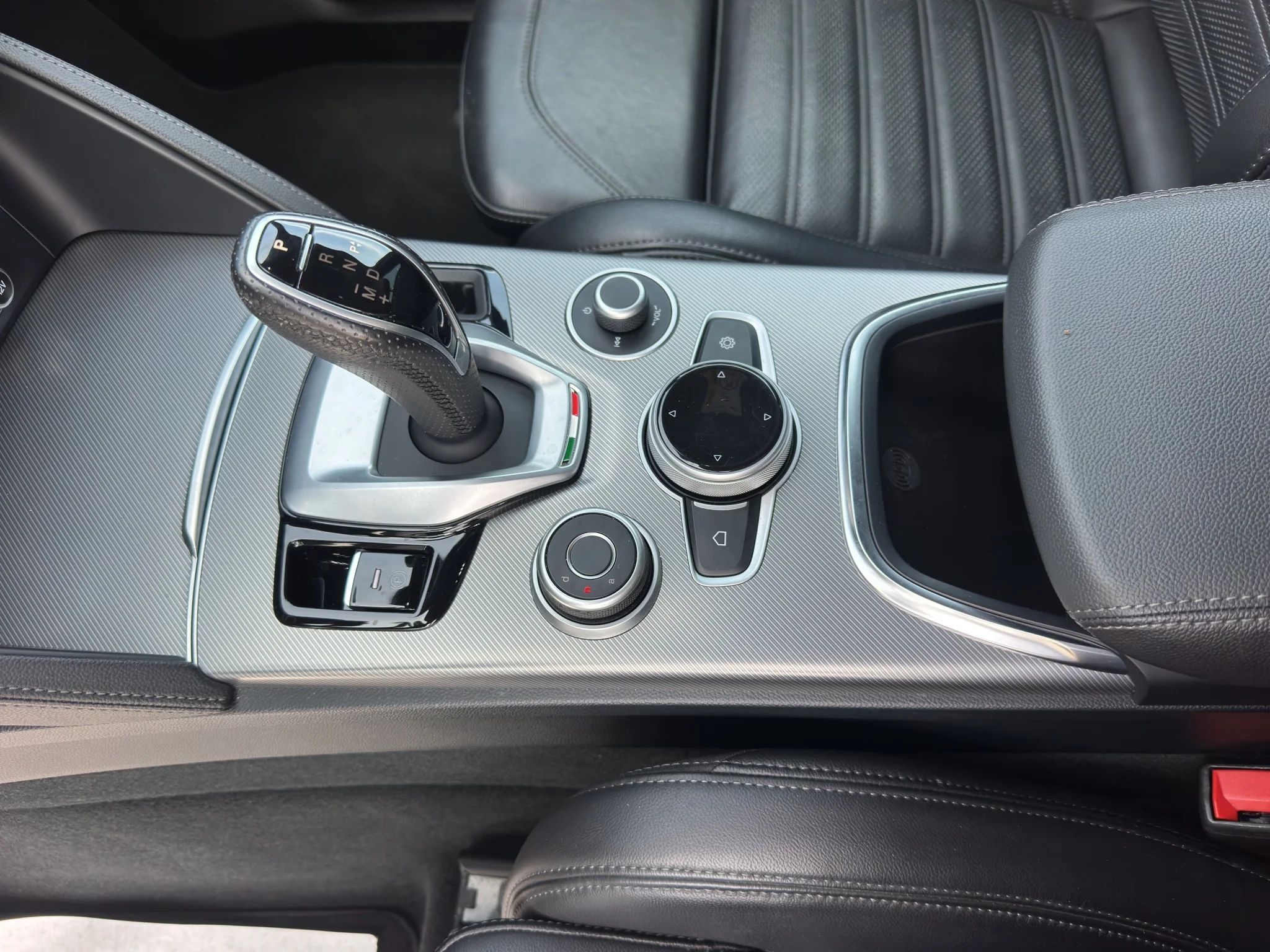 Alfa Romeo Stelvio 2.2 TD VELOCE AT8 Q4 2022 — foto 16 di 23