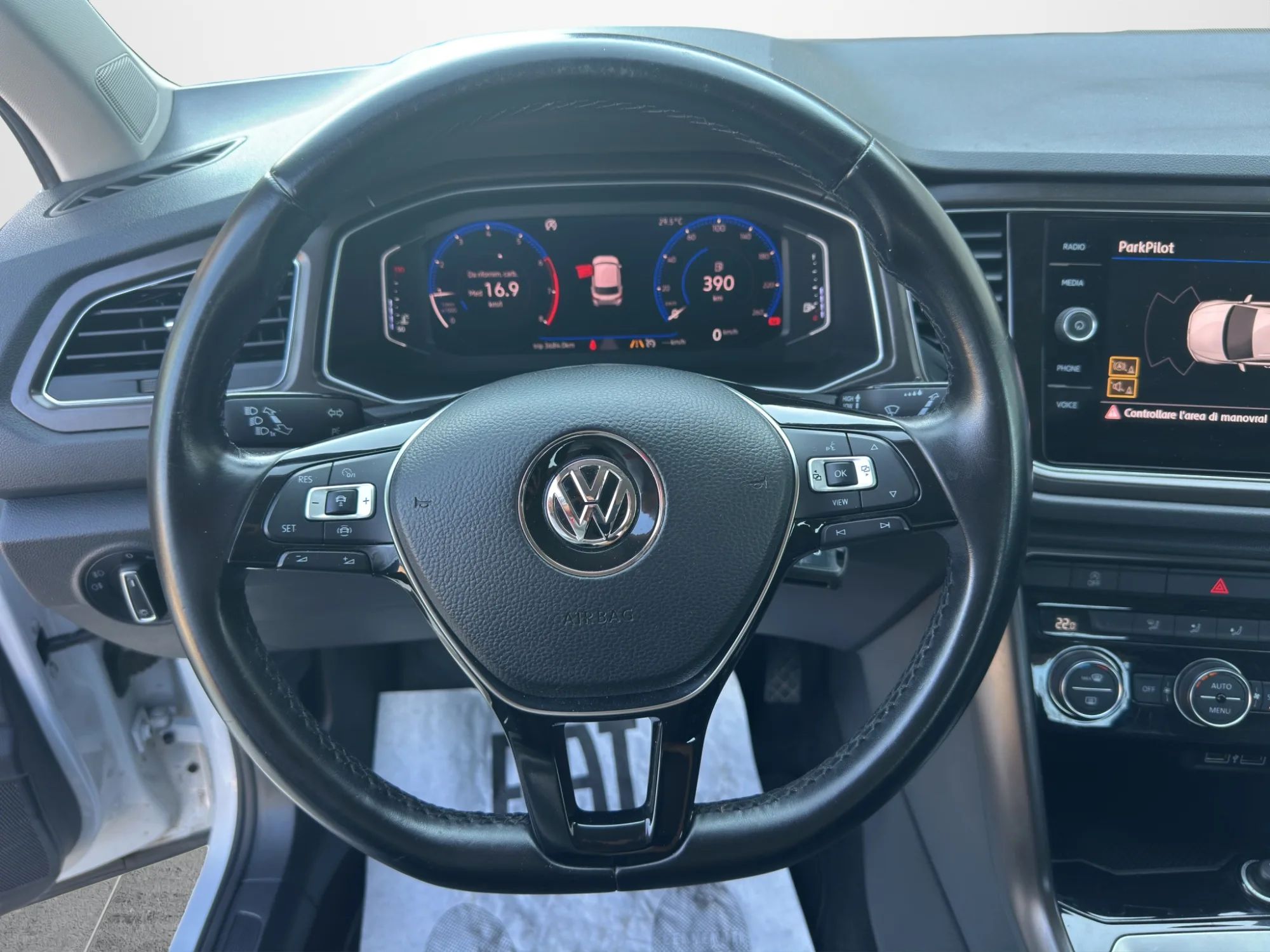 Volkswagen T-Roc 1.0 TSI 115 Cv Style 2019 — foto 10 di 20
