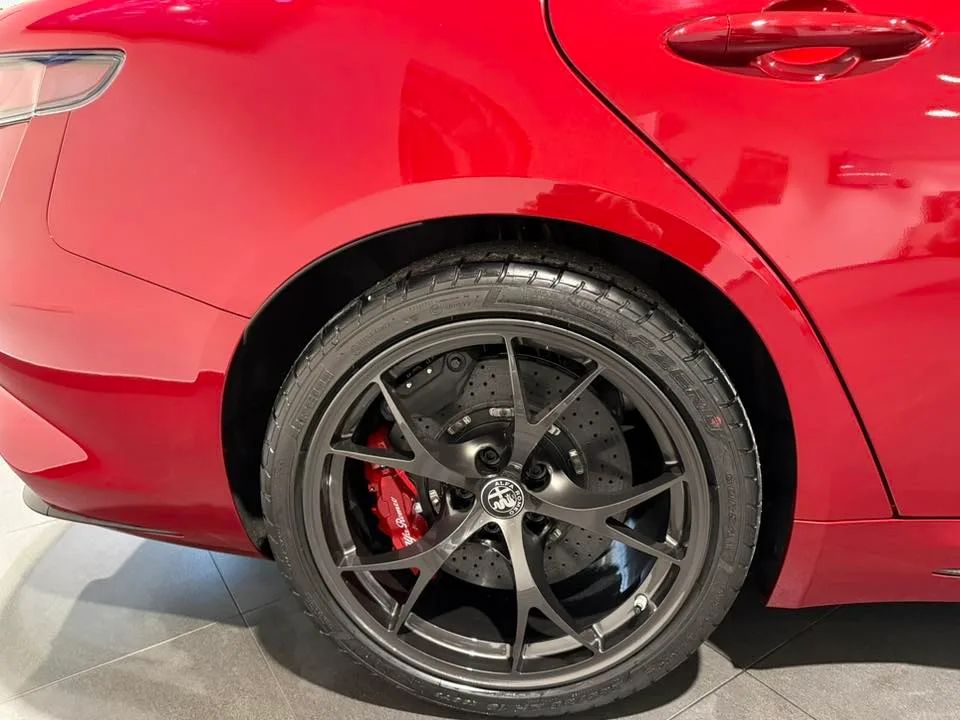 Alfa Romeo Giulia QUADRIFOGLIO 2.9 V6 BI-TURBO 2026 — foto 22 di 24