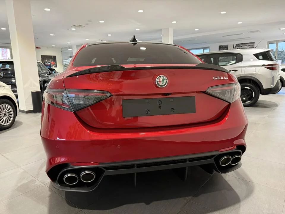 Alfa Romeo Giulia QUADRIFOGLIO 2.9 V6 BI-TURBO 2026 — foto 18 di 24