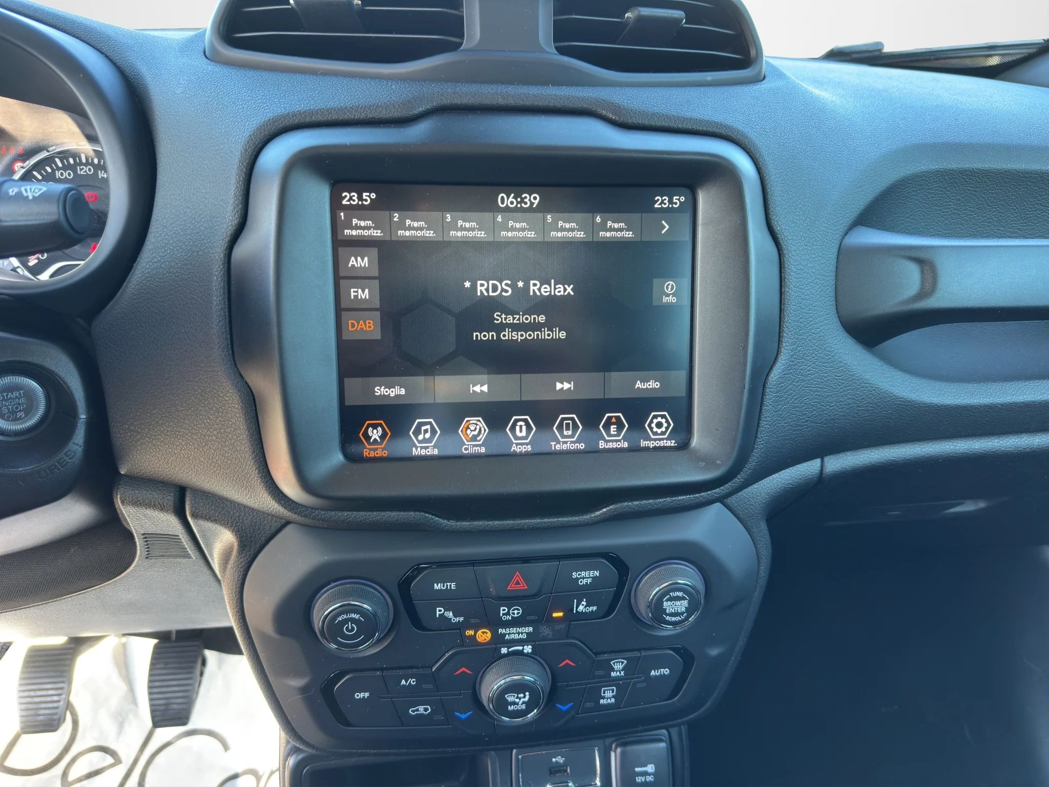 Jeep Renegade 1.6 MJT LIMITED 2023 — foto 14 di 21