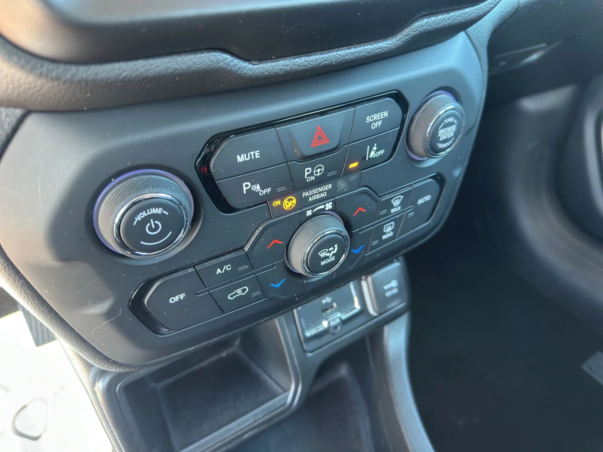Jeep Renegade 1.6 MJT LIMITED 2023 — foto 15 di 21
