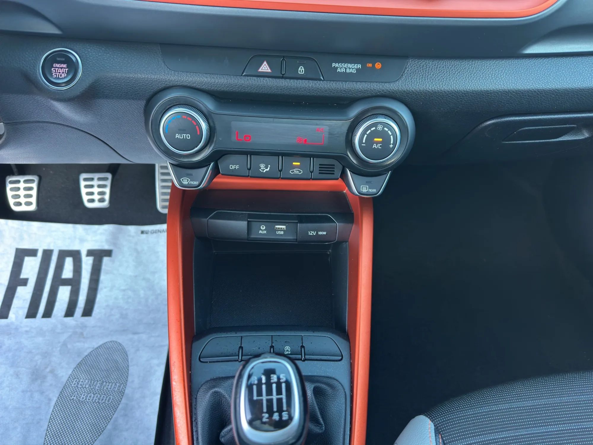 Kia Stonic T-Gdi 120 Cv. Energy 2018 — foto 15 di 21