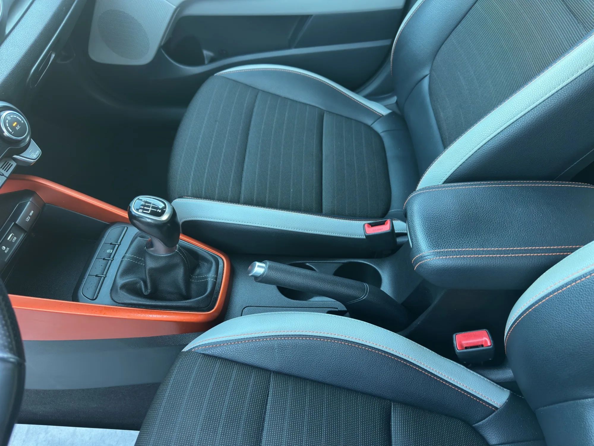 Kia Stonic T-Gdi 120 Cv. Energy 2018 — foto 16 di 21