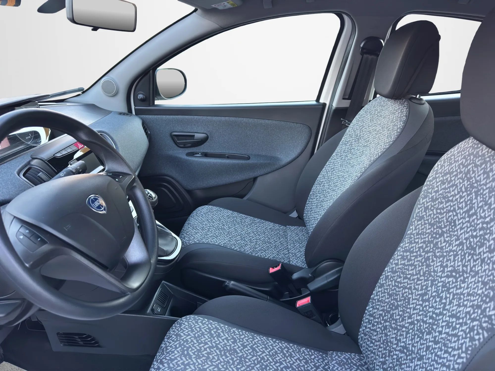 Lancia Ypsilon 1.0 70 Cv. Hybrid Ecochic Silver 2021 — foto 9 di 18