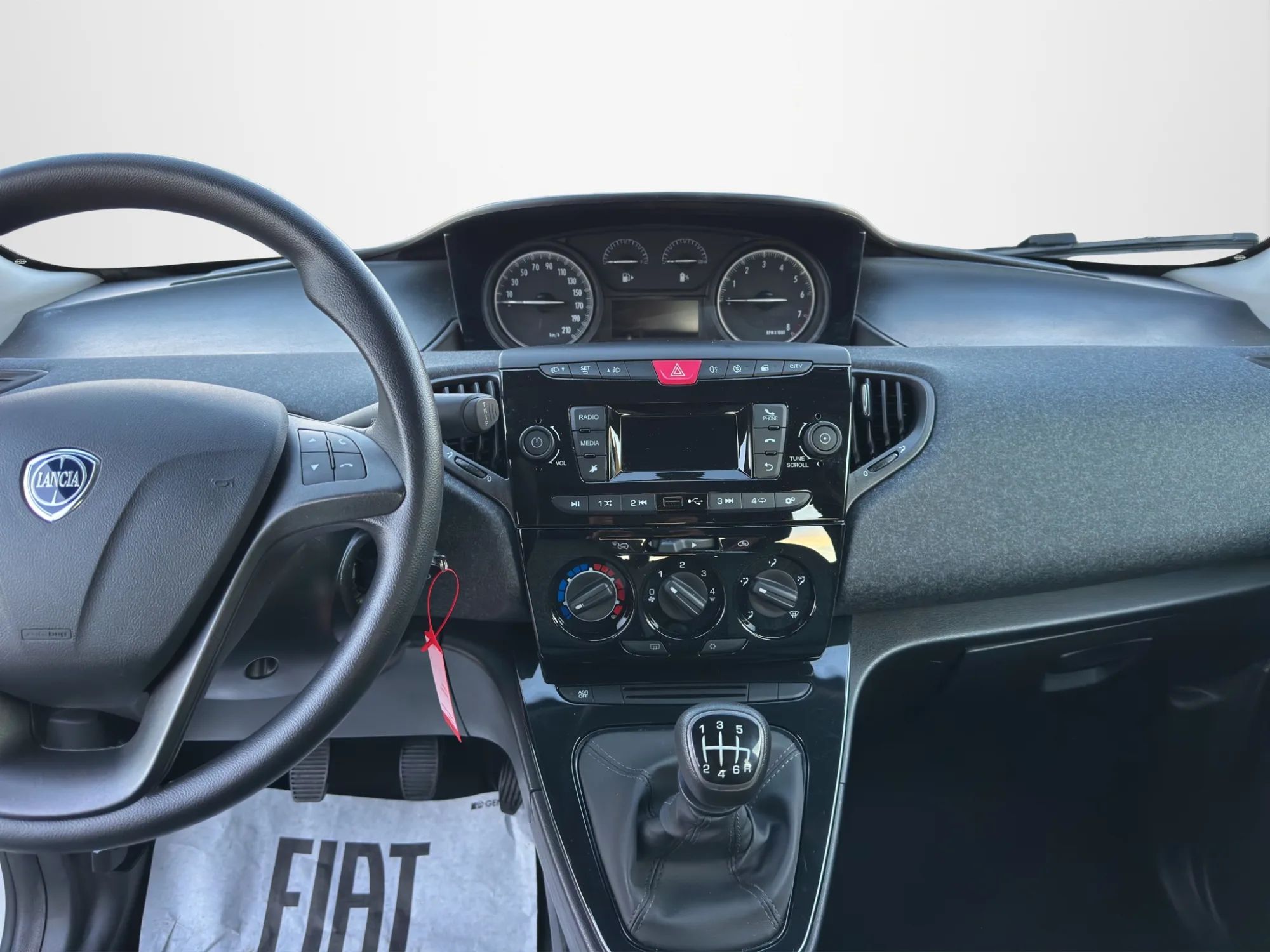 Lancia Ypsilon 1.0 70 Cv. Hybrid Ecochic Silver 2021 — foto 14 di 18