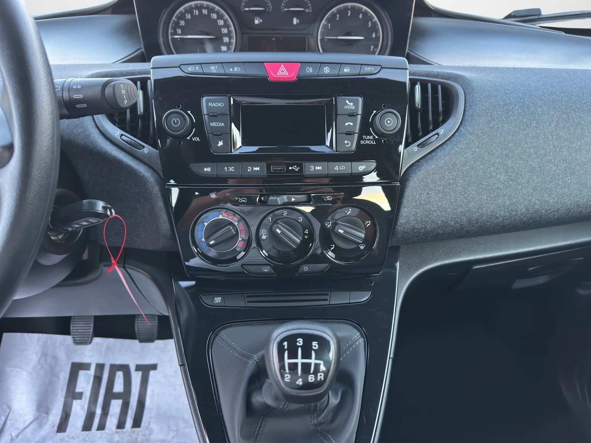 Lancia Ypsilon 1.0 70 Cv. Hybrid Ecochic Silver 2021 — foto 15 di 18