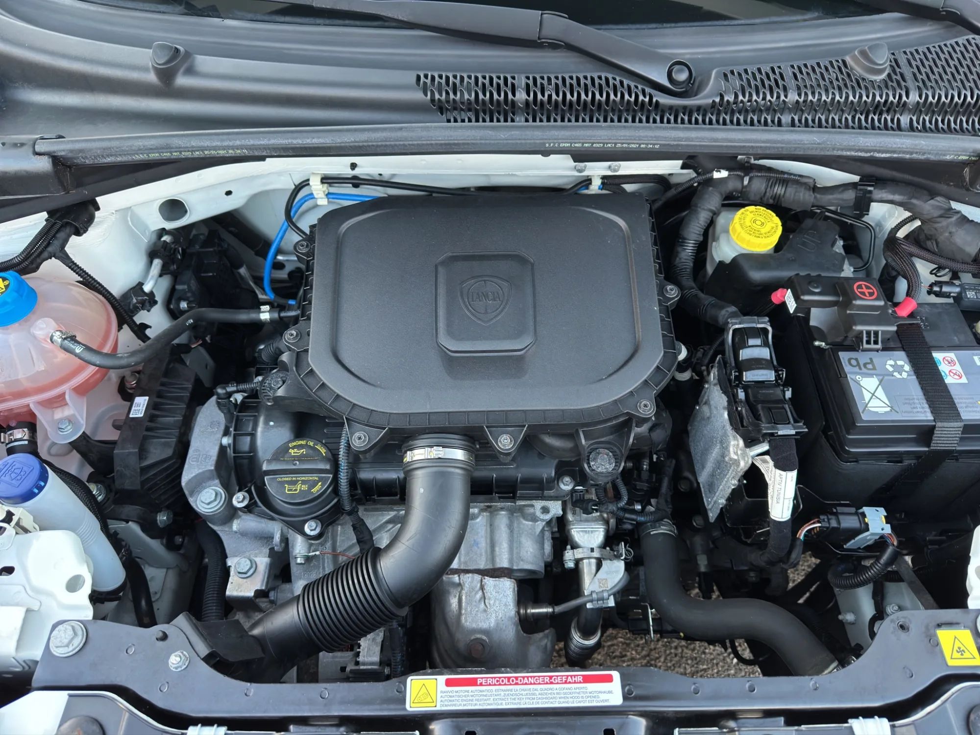 Lancia Ypsilon 1.0 70 Cv. Hybrid Ecochic Silver 2021 — foto 17 di 18