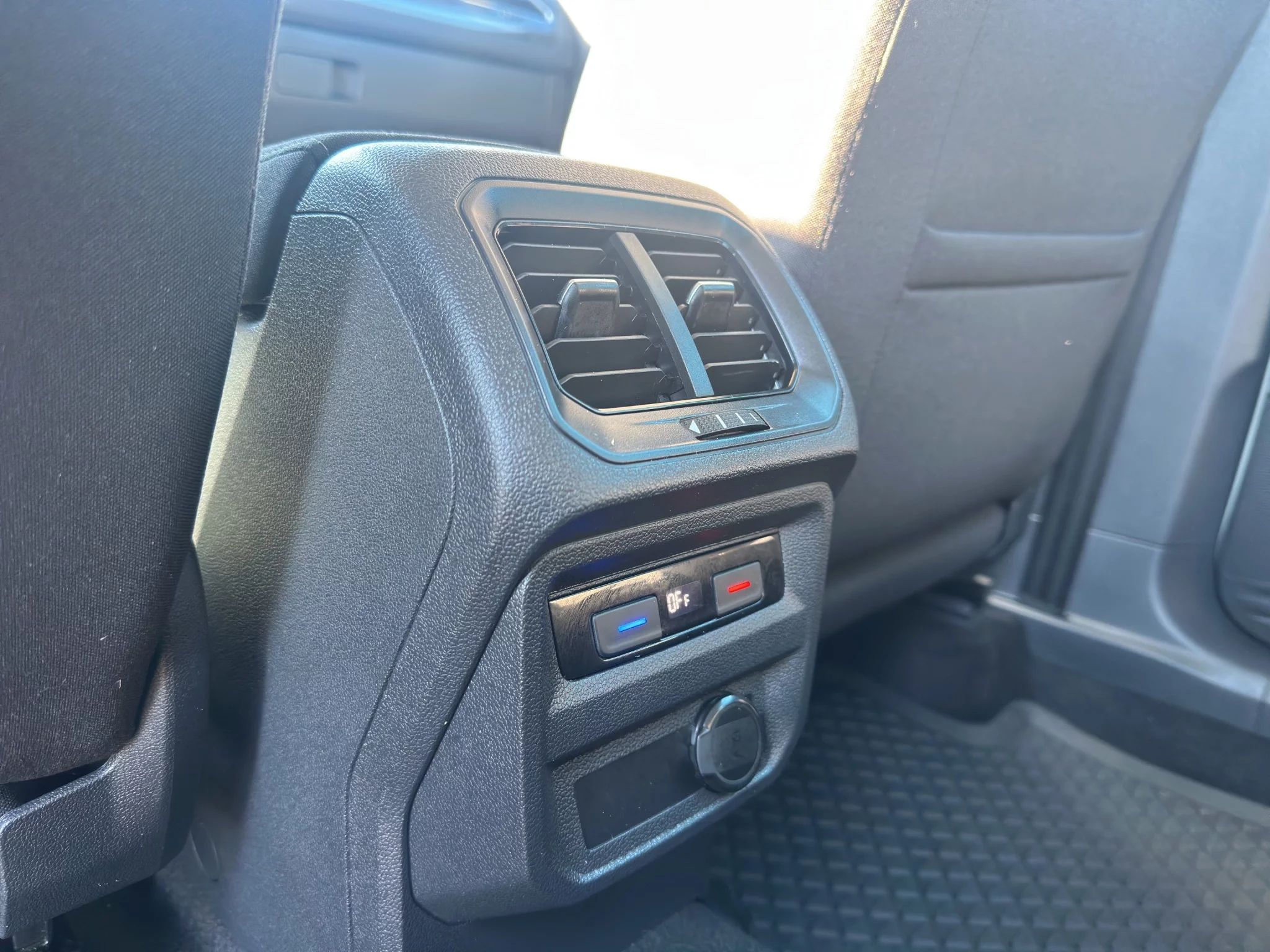 Volkswagen Tiguan 2.0 TDI LIFE 2021 — foto 18 di 21