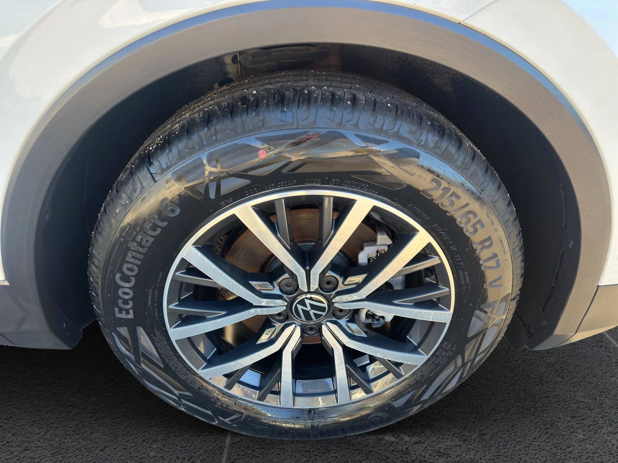 Volkswagen Tiguan 2.0 TDI LIFE 2021 — foto 20 di 21