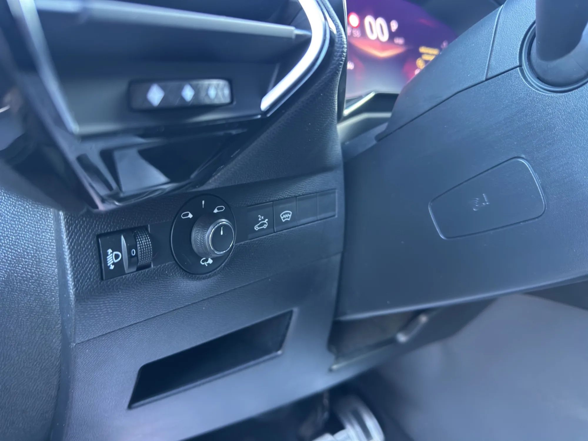 DS DS7 1.5 BlueHDi 130 Cv. EAT8 Performance 2024 — foto 19 di 23