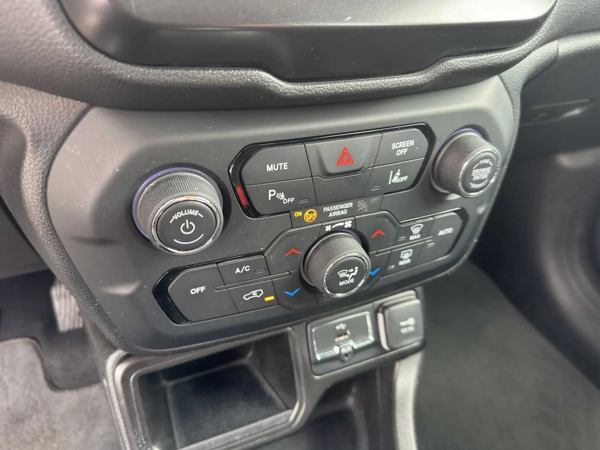 Jeep Renegade 1.6 MJT LIMITED 2021 — foto 14 di 18