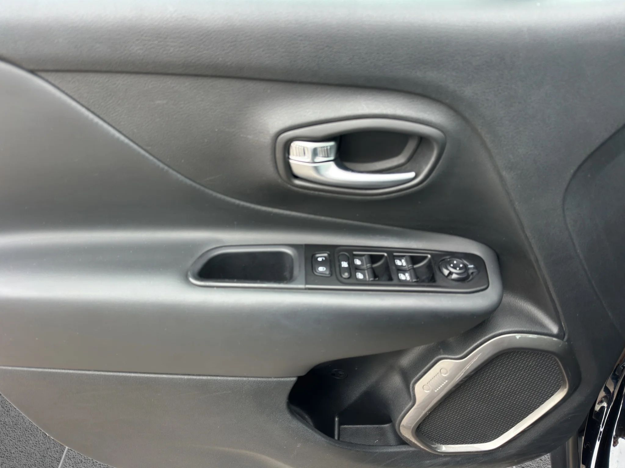 Jeep Renegade 1.6 MJT LIMITED 2021 — foto 11 di 18