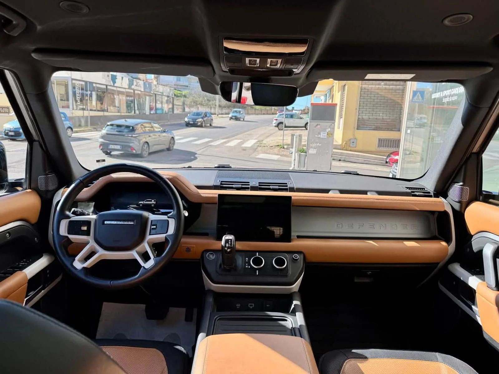 LAND ROVER Defender 110 3.0d i6 MHEV X-Dynamic  249 Cv. 2023 — foto 9 di 16