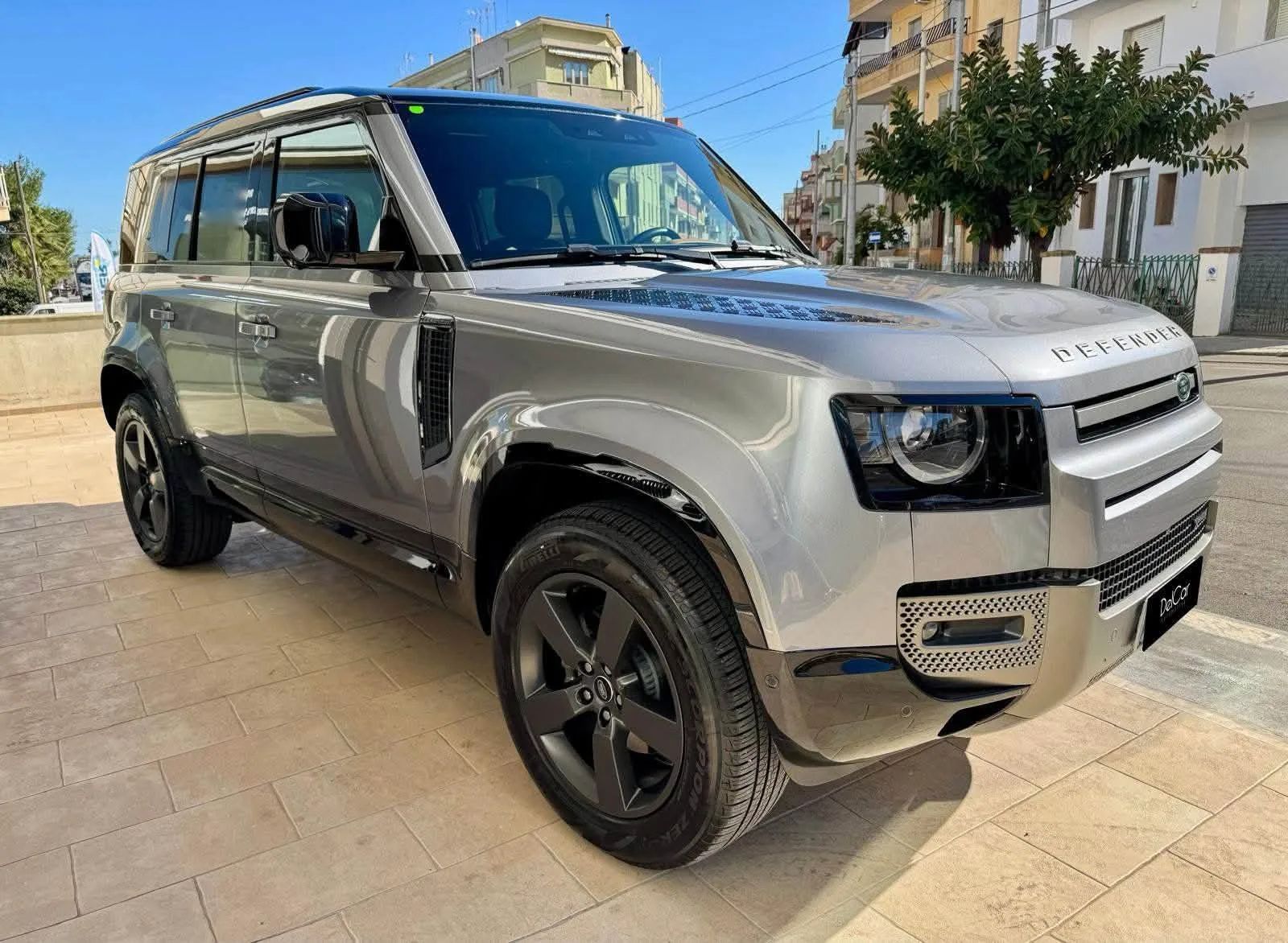 LAND ROVER Defender 110 3.0d i6 MHEV X-Dynamic  249 Cv. 2023 — foto 3 di 16