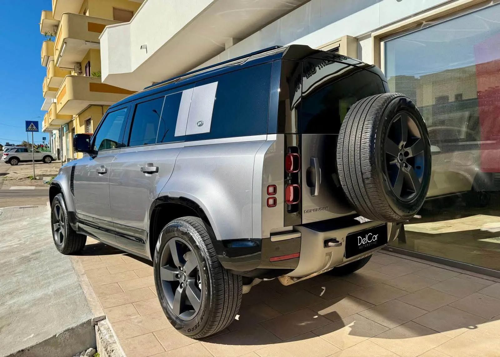 LAND ROVER Defender 110 3.0d i6 MHEV X-Dynamic  249 Cv. 2023 — foto 4 di 16
