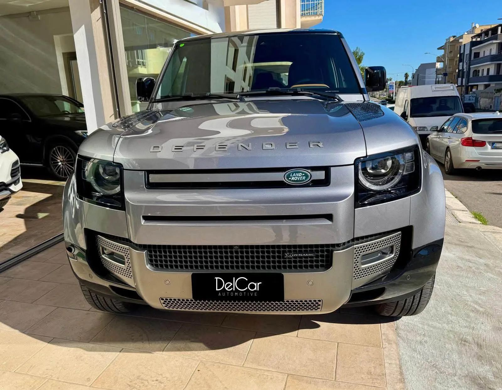 LAND ROVER Defender 110 3.0d i6 MHEV X-Dynamic  249 Cv. 2023 — foto 1 di 16