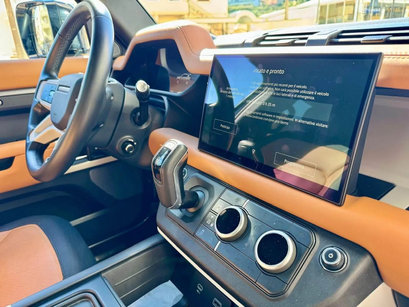 LAND ROVER Defender 110 3.0d i6 MHEV X-Dynamic  249 Cv. 2023 — foto 10 di 16