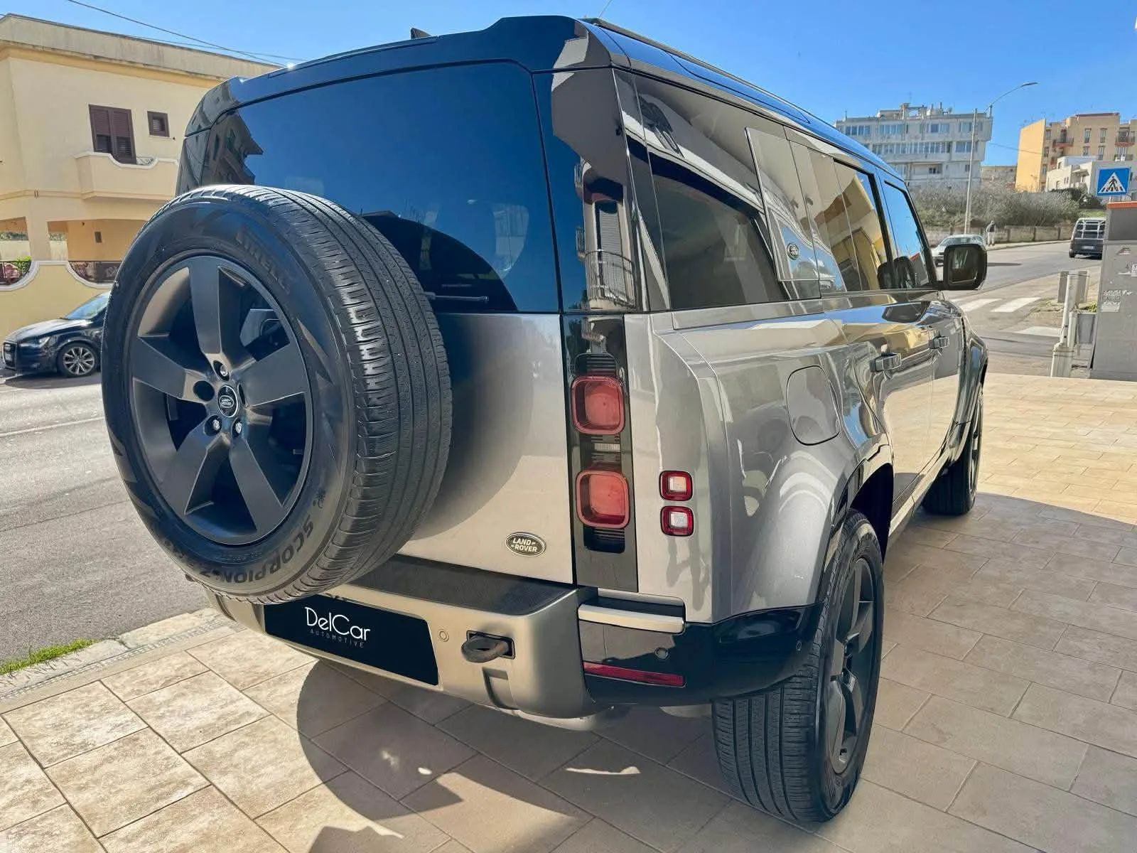LAND ROVER Defender 110 3.0d i6 MHEV X-Dynamic  249 Cv. 2023 — foto 5 di 16