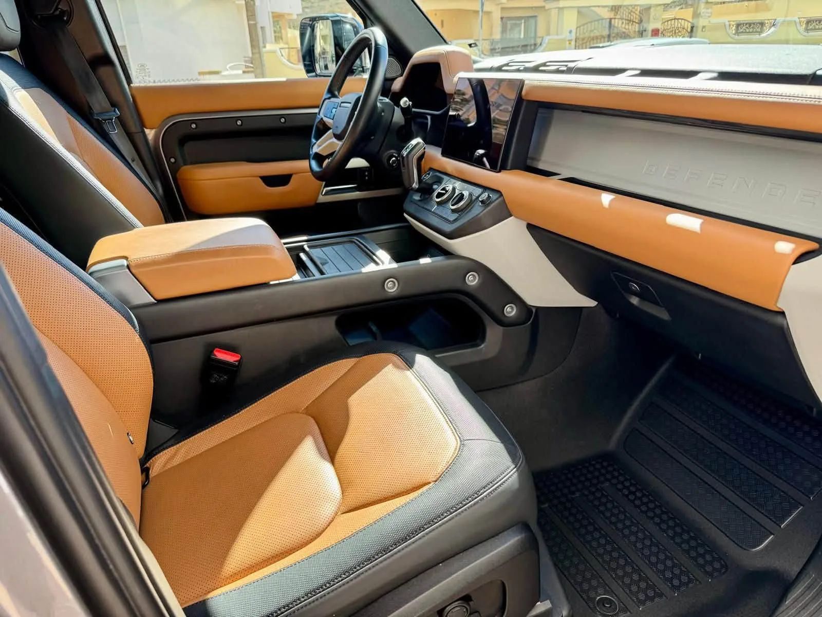 LAND ROVER Defender 110 3.0d i6 MHEV X-Dynamic  249 Cv. 2023 — foto 11 di 16