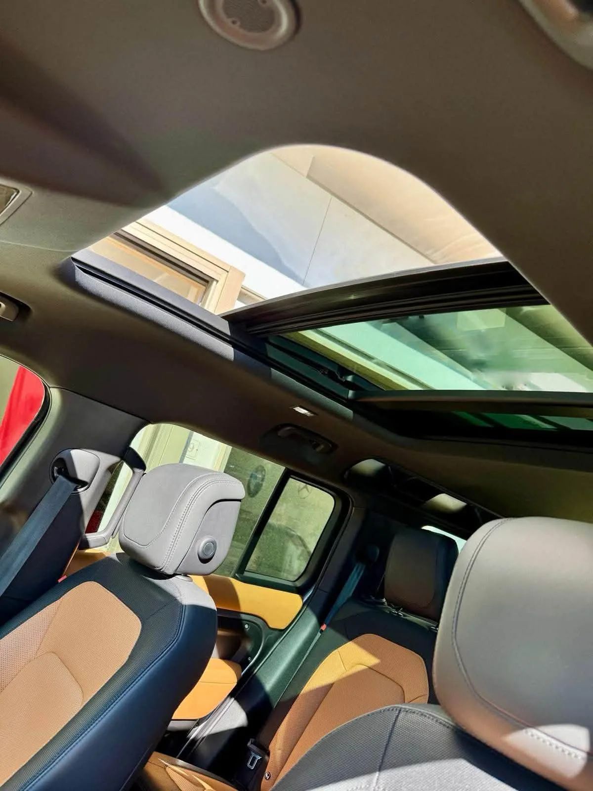 LAND ROVER Defender 110 3.0d i6 MHEV X-Dynamic  249 Cv. 2023 — foto 16 di 16