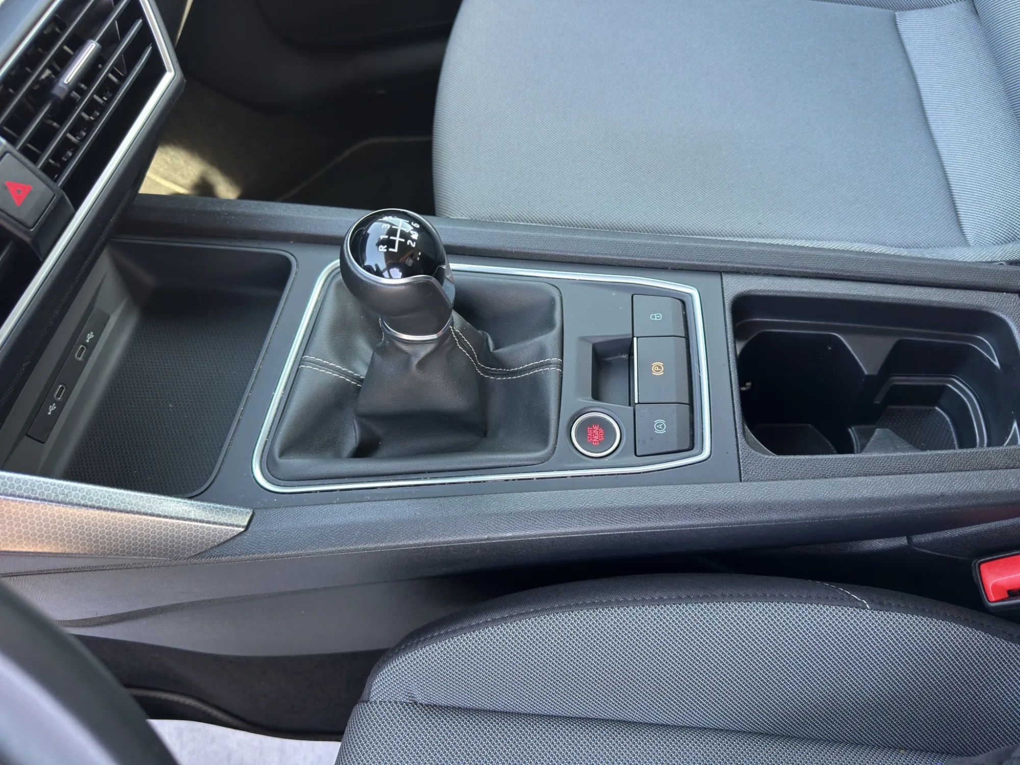 Seat Leon SportsTourer 2.0 TDI 116 Cv. 2023 — foto 16 di 21