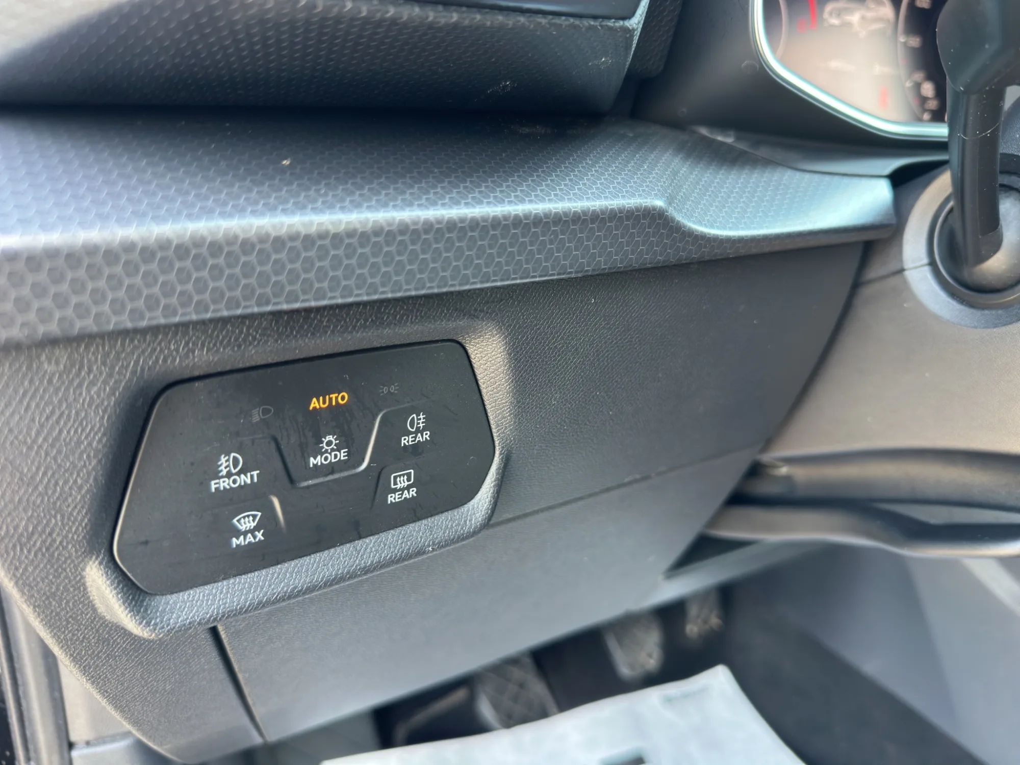 Seat Leon SportsTourer 2.0 TDI 116 Cv. 2023 — foto 17 di 21