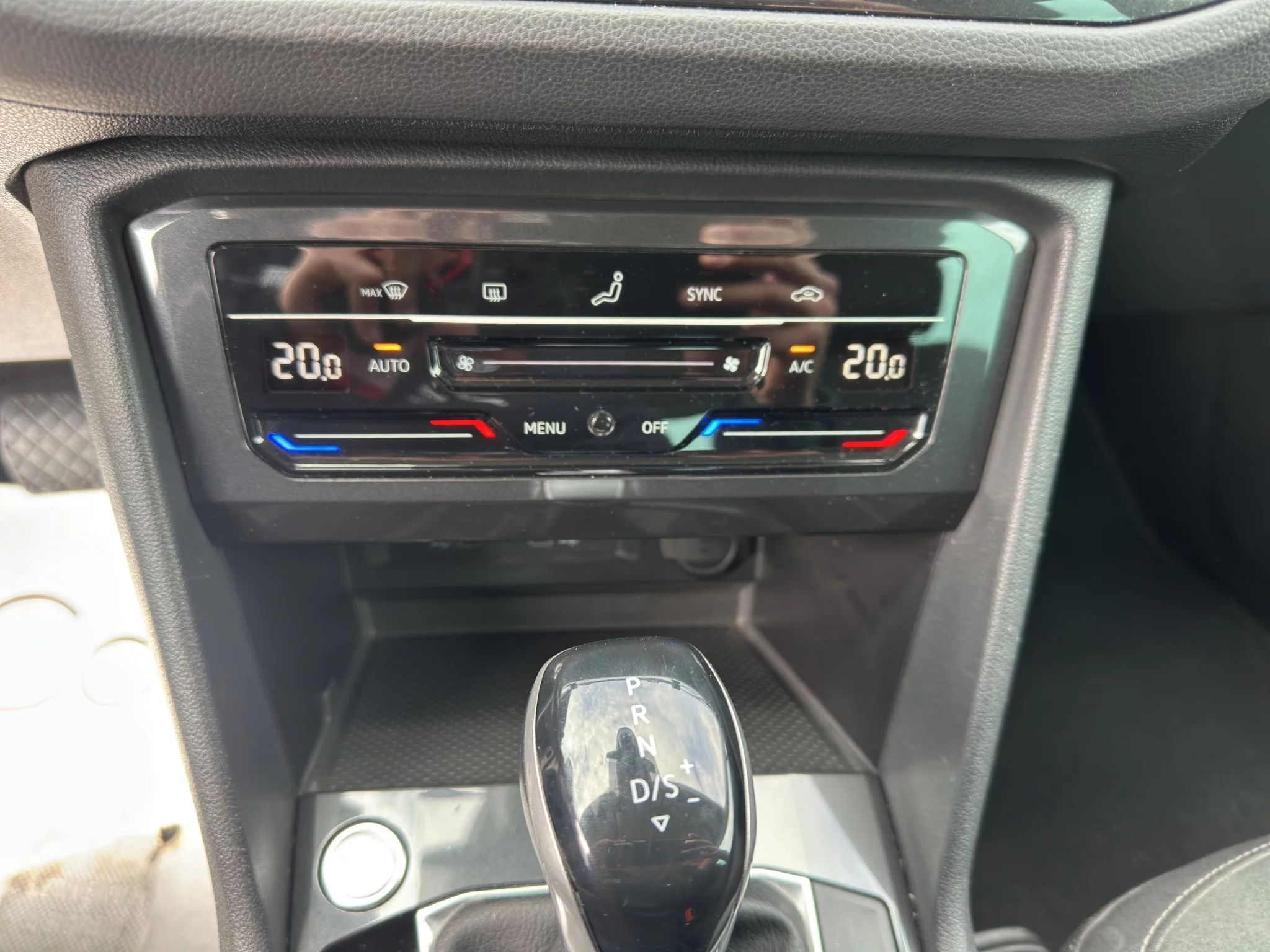 Volkswagen Tiguan 2.0 TDI DSG ELEGANCE 2022 — foto 16 di 24