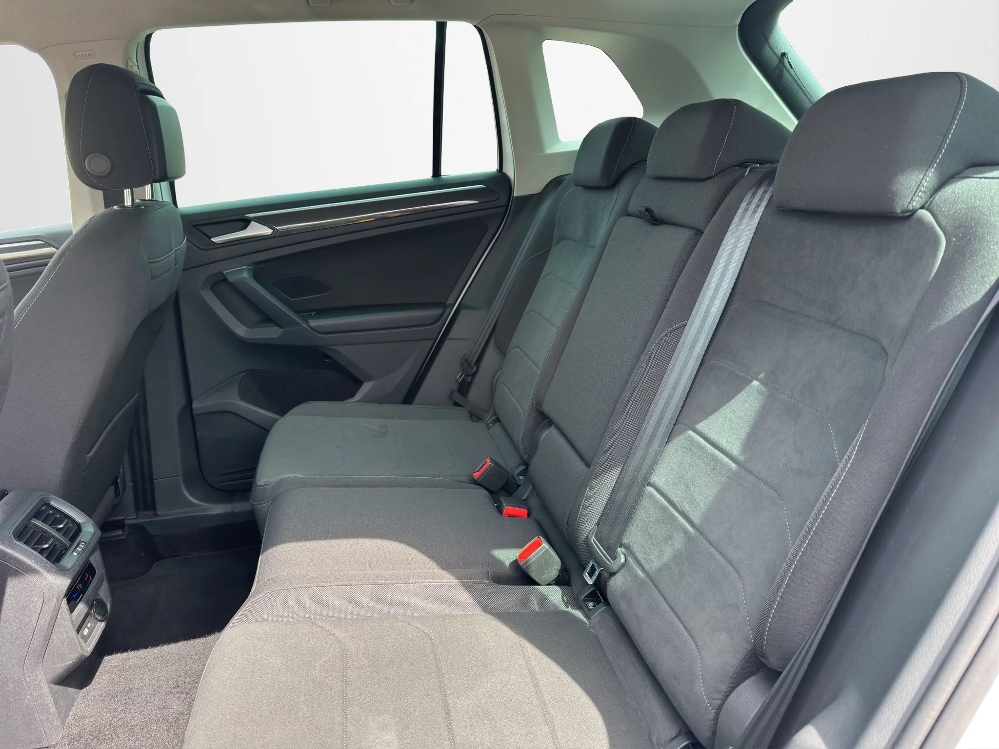 Volkswagen Tiguan 2.0 TDI DSG ELEGANCE 2022 — foto 13 di 24