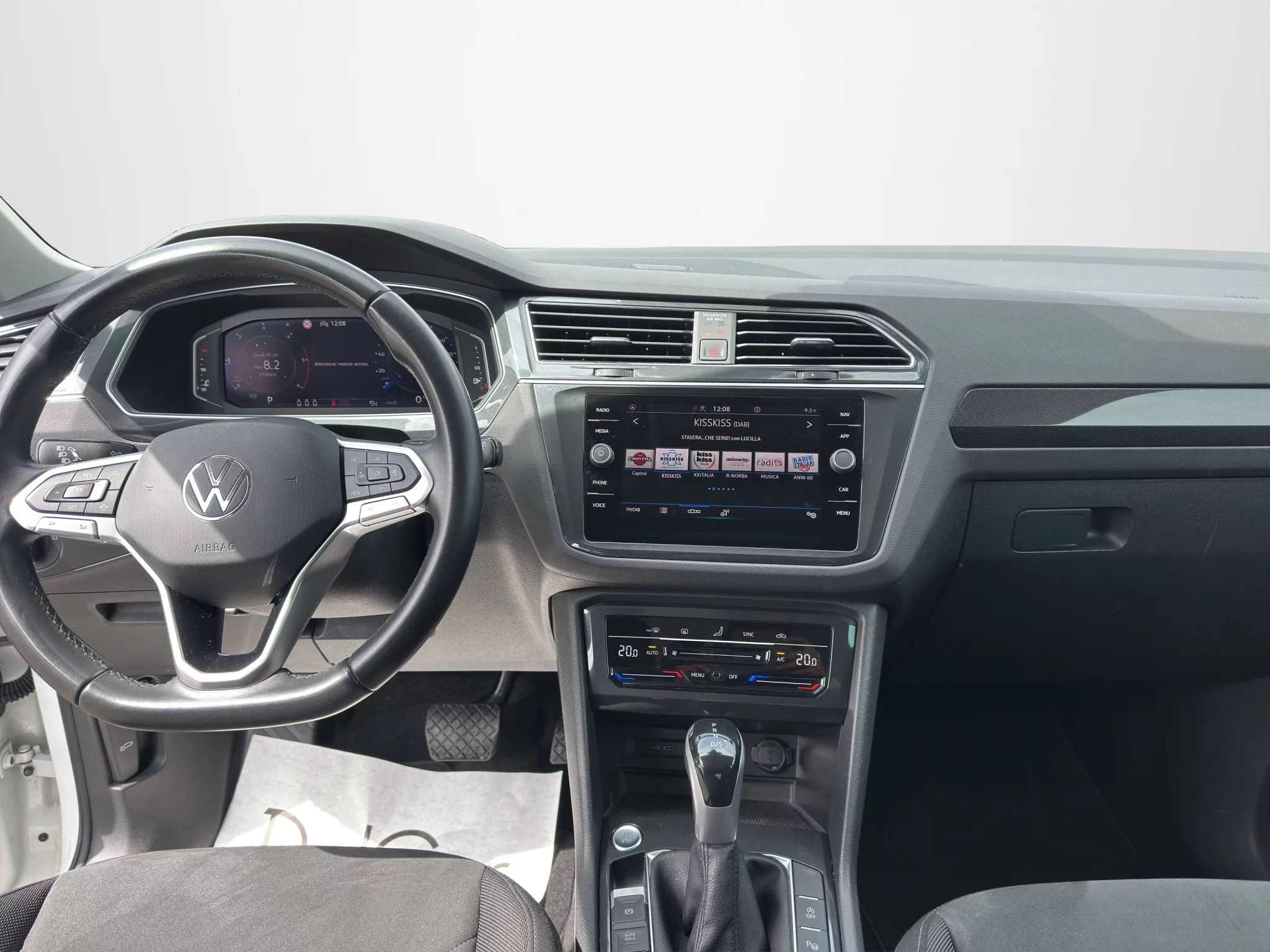 Volkswagen Tiguan 2.0 TDI DSG ELEGANCE 2022 — foto 14 di 24