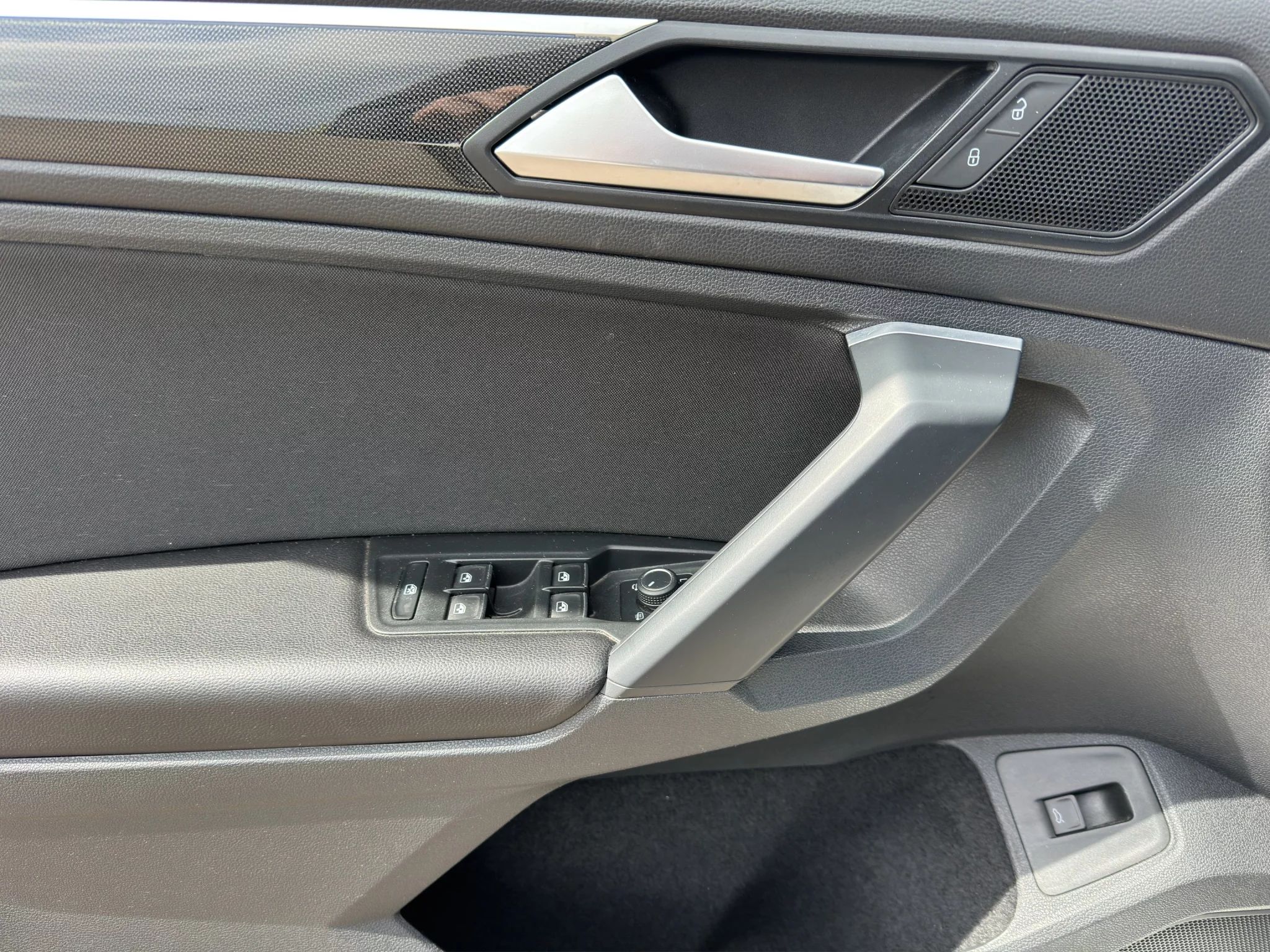 Volkswagen Tiguan 2.0 TDI DSG ELEGANCE 2022 — foto 12 di 24