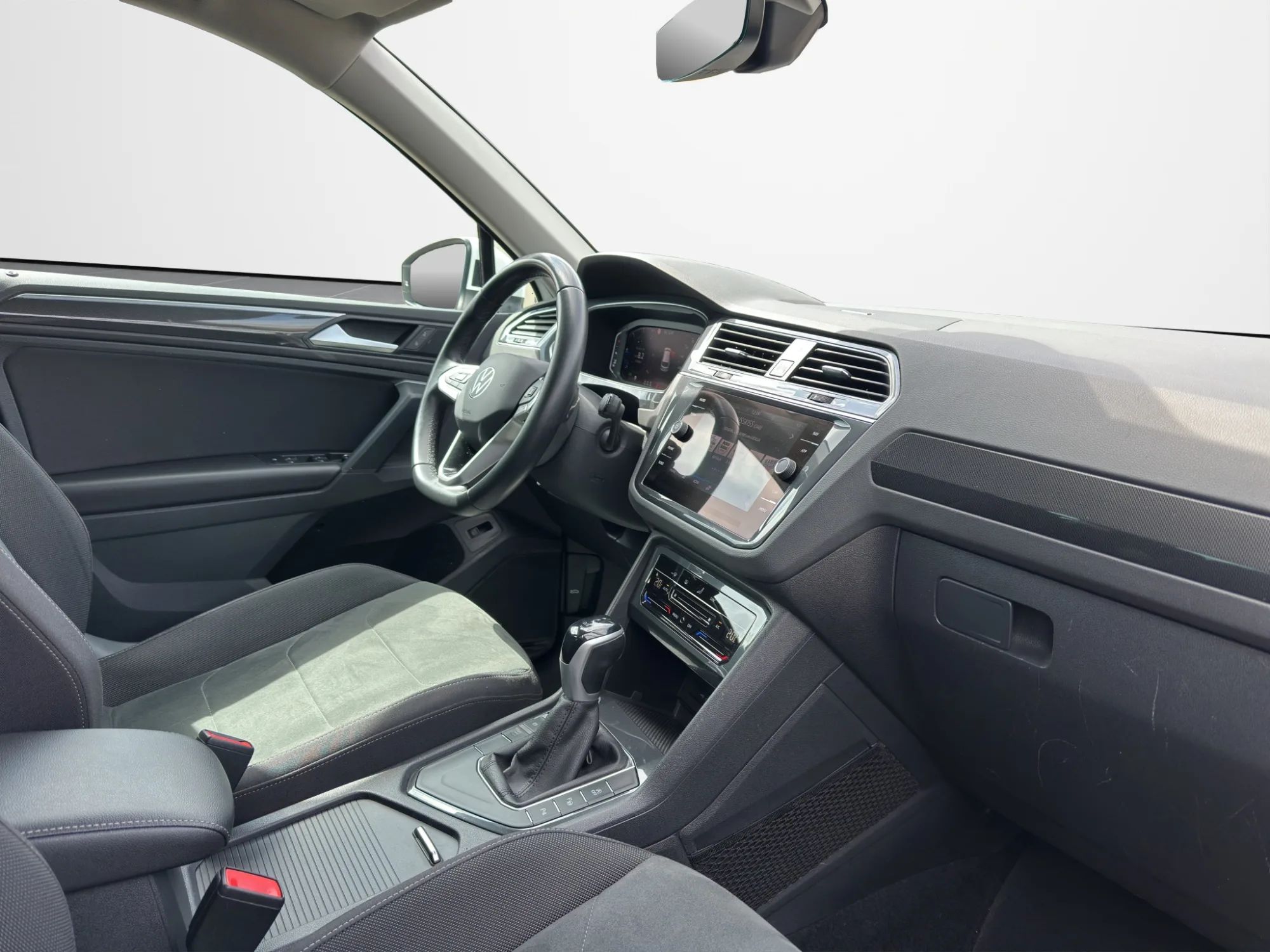 Volkswagen Tiguan 2.0 TDI DSG ELEGANCE 2022 — foto 18 di 24