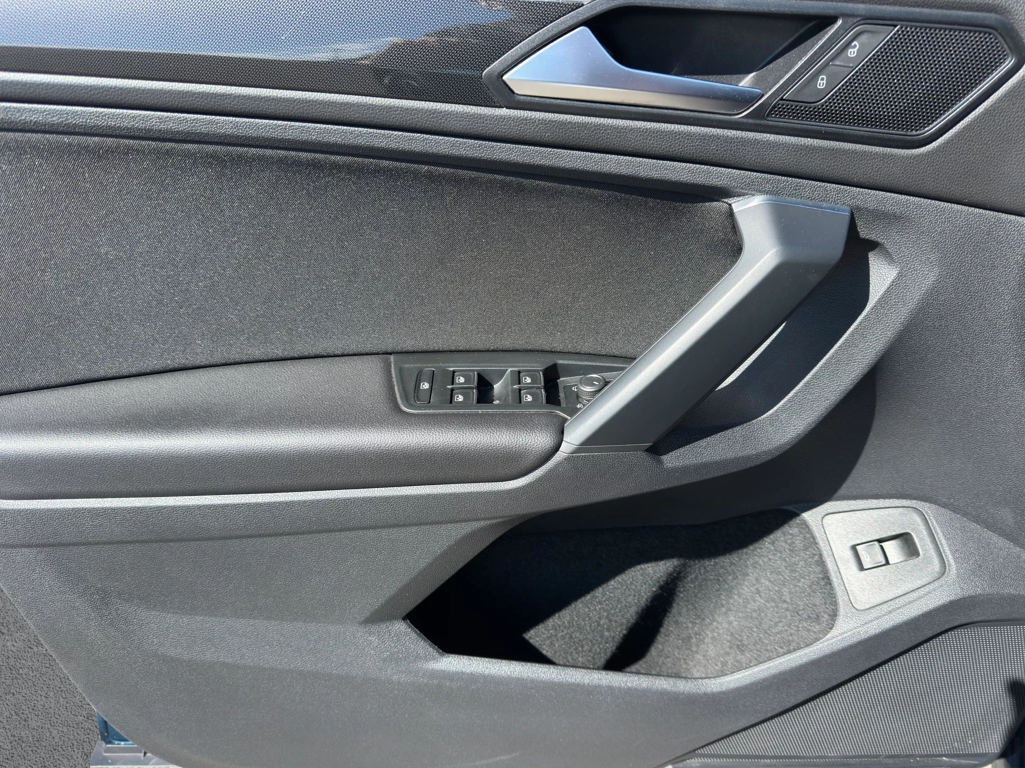 Volkswagen Tiguan 2.0 TDI DSG ELEGANCE 2022 — foto 12 di 21