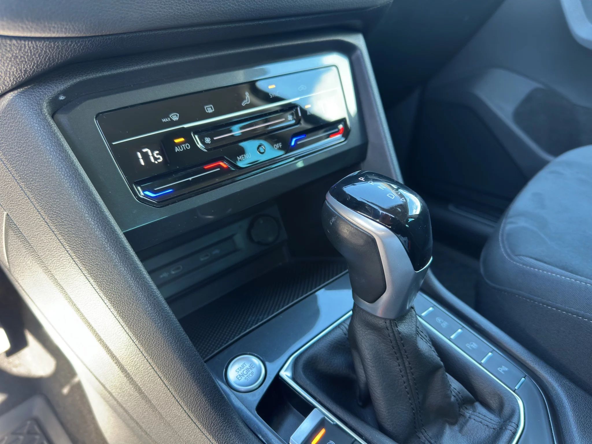 Volkswagen Tiguan 2.0 TDI DSG ELEGANCE 2022 — foto 16 di 21