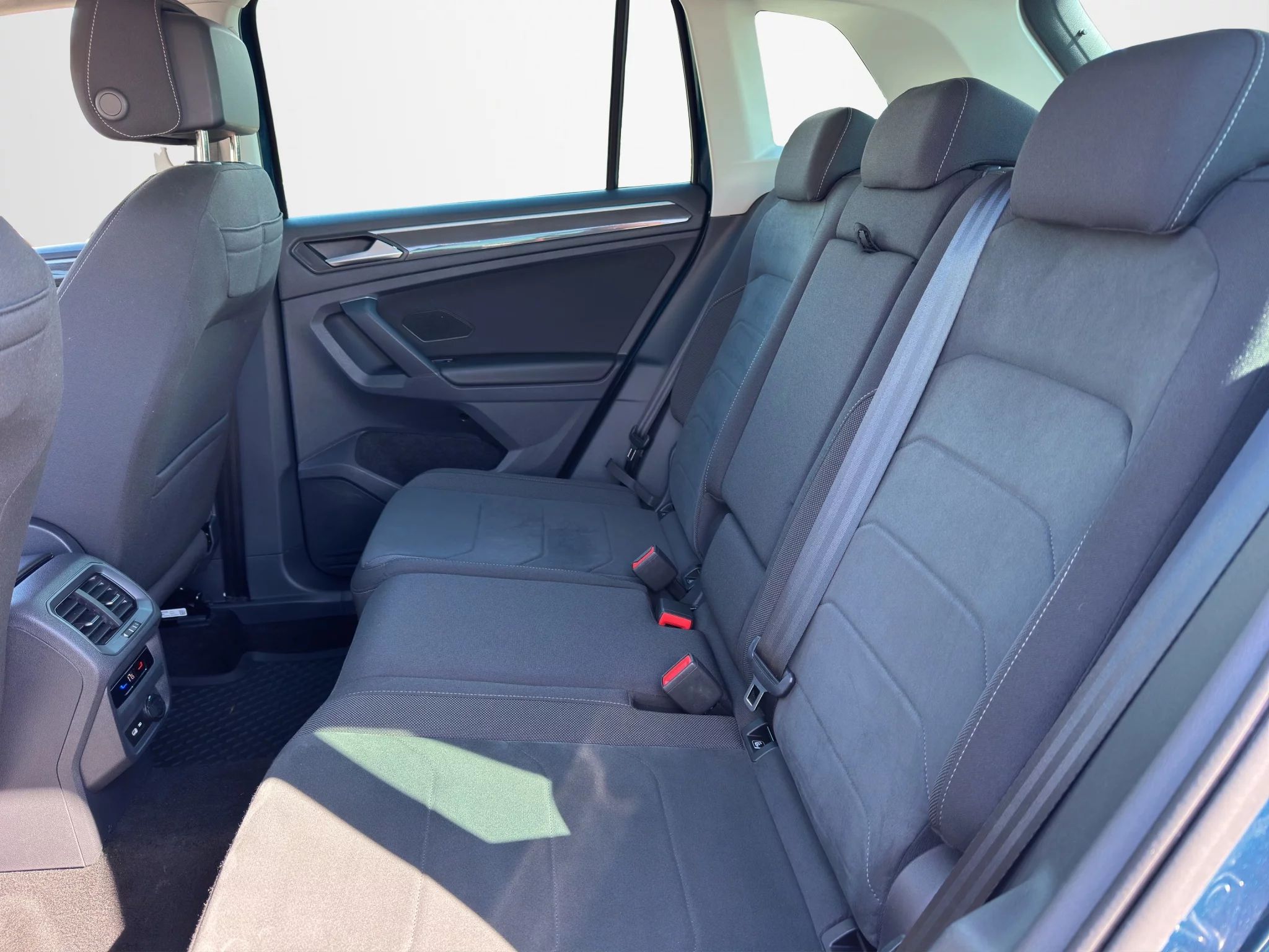 Volkswagen Tiguan 2.0 TDI DSG ELEGANCE 2022 — foto 13 di 21