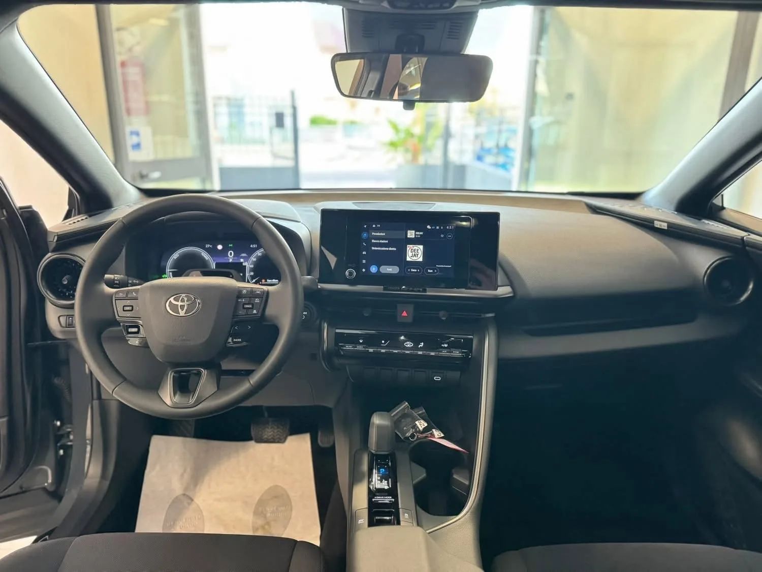 Toyota C-HR Full Hybrid FWD 140 Cv. Active 2026 — foto 9 di 17