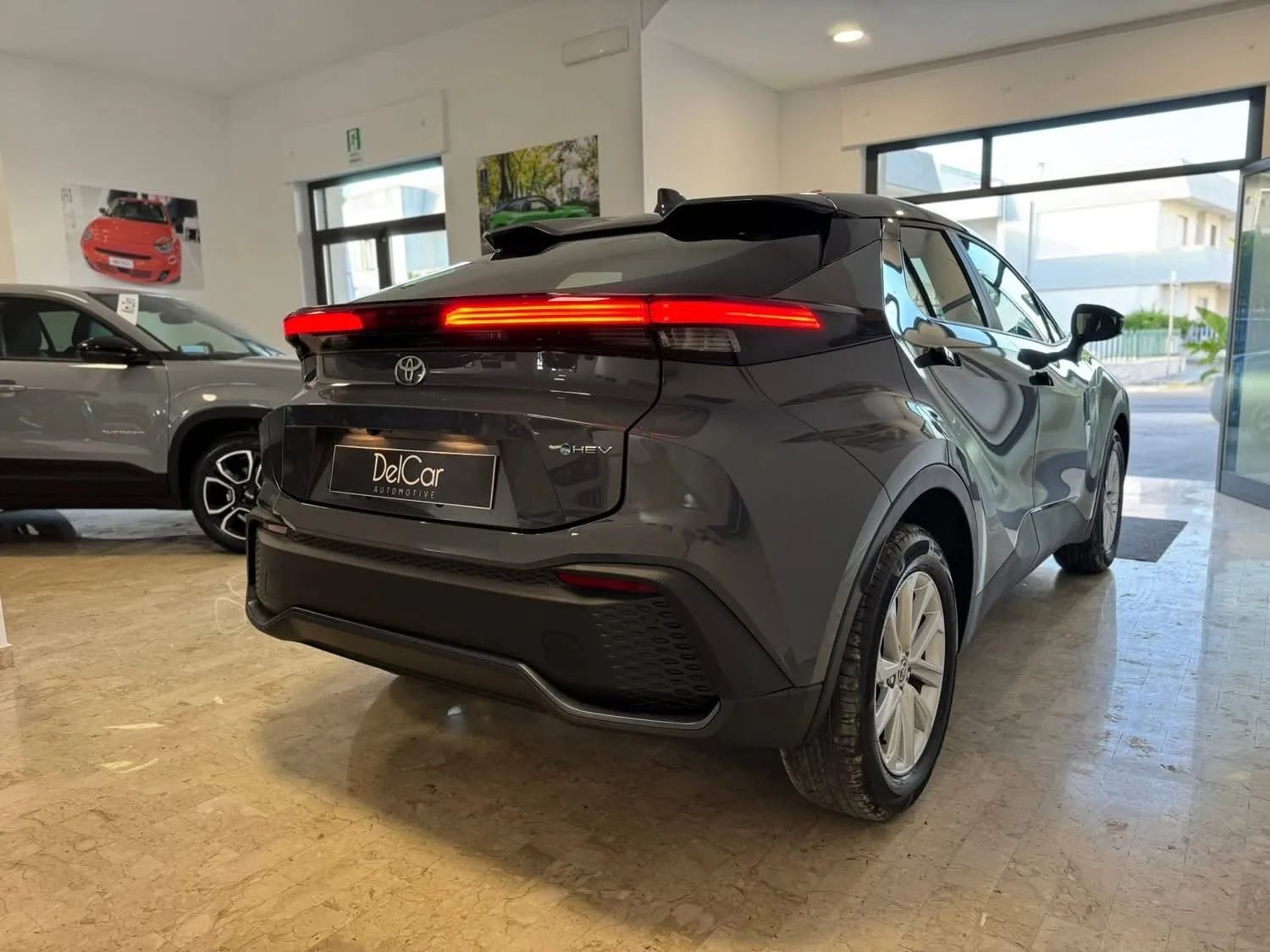 Toyota C-HR Full Hybrid FWD 140 Cv. Active 2026 — foto 6 di 17