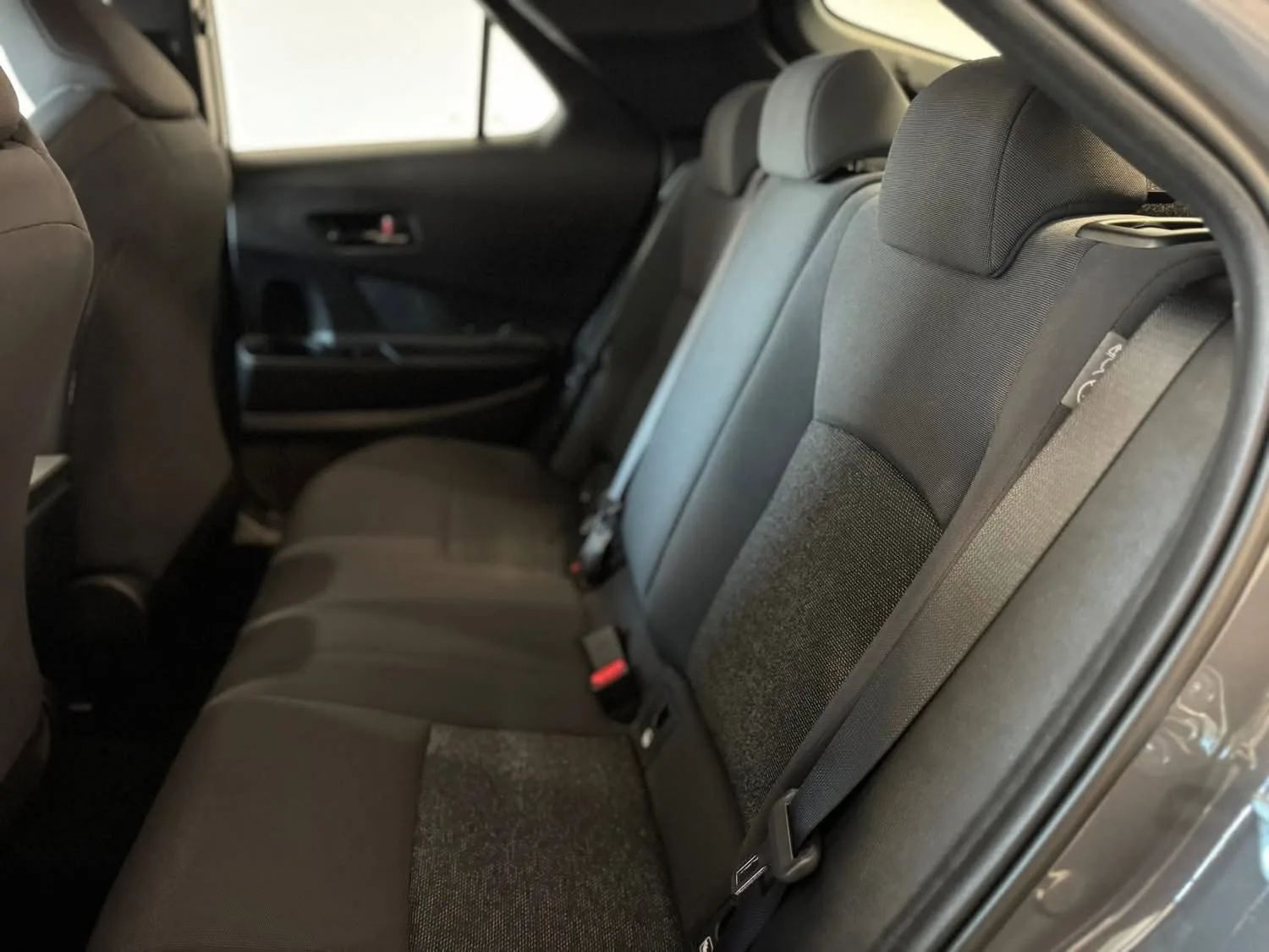 Toyota C-HR Full Hybrid FWD 140 Cv. Active 2026 — foto 15 di 17