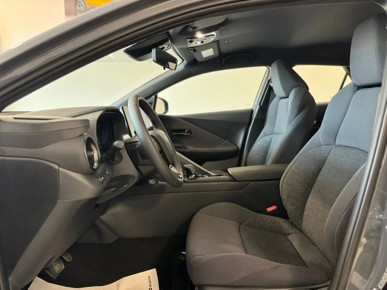 Toyota C-HR Full Hybrid FWD 140 Cv. Active 2026 — foto 10 di 17